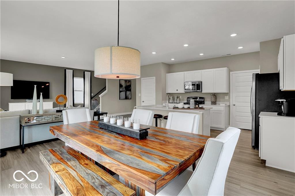 19791 Moorpark Landing