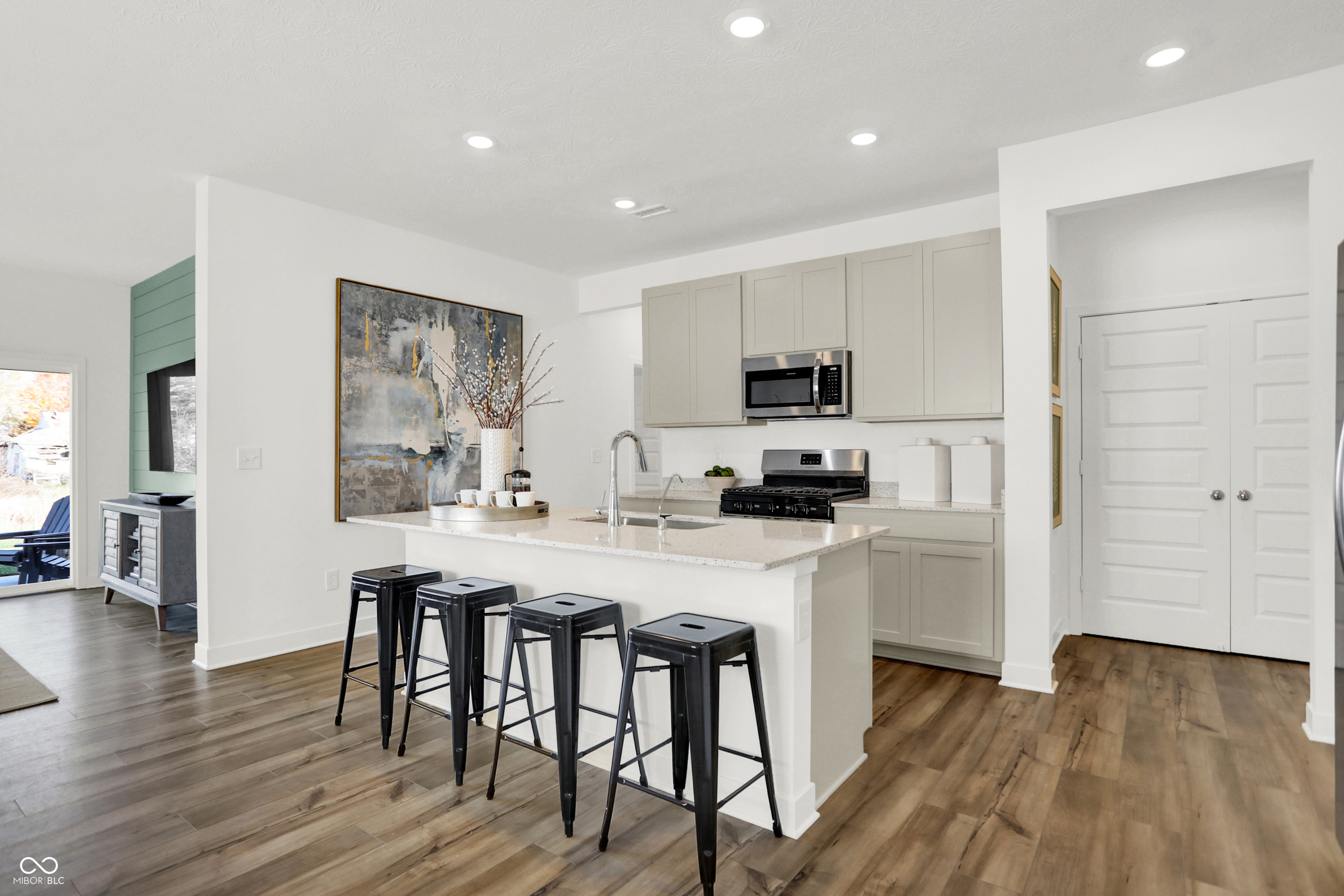 945 Shadow Drive