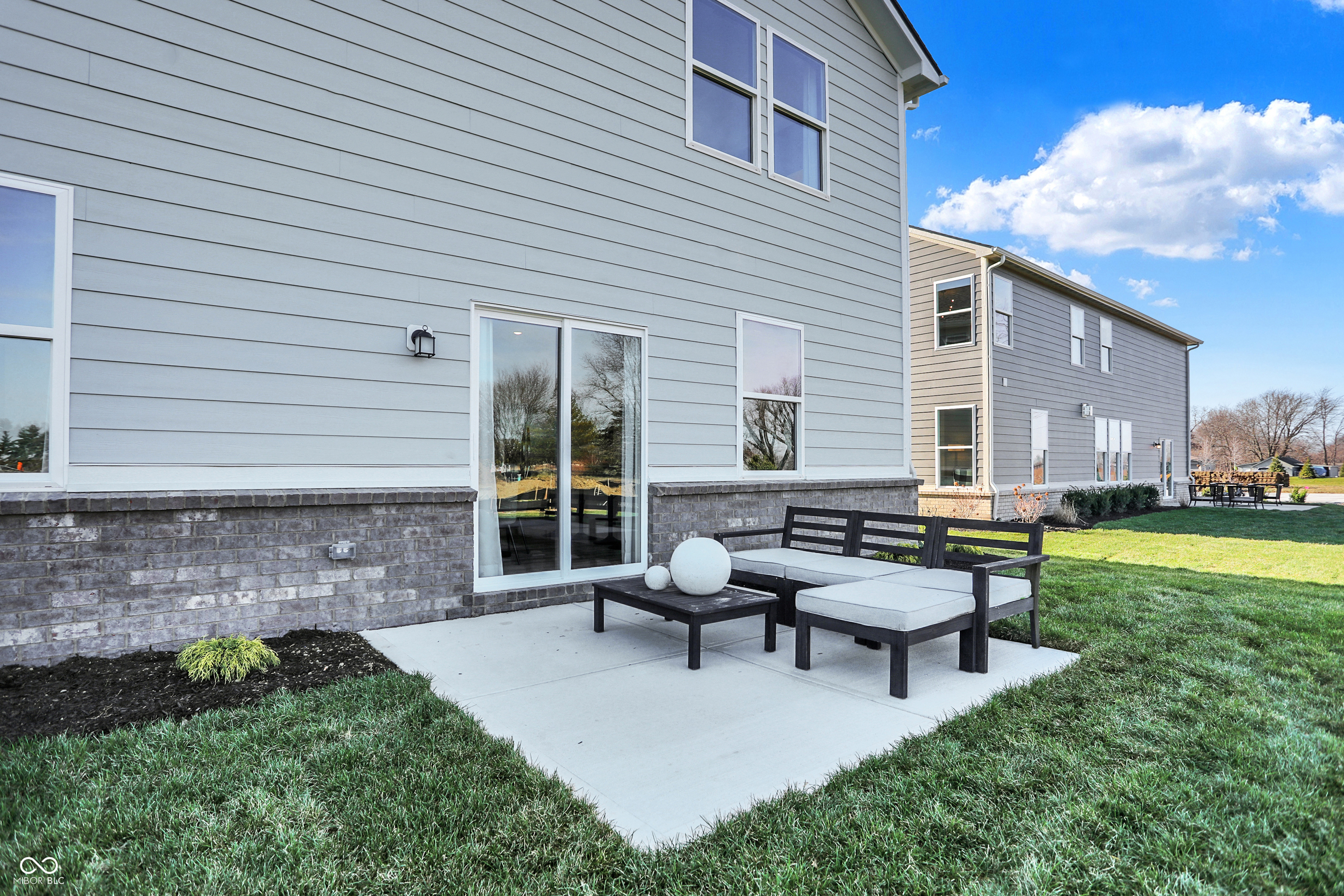 966 Elmwood Lane