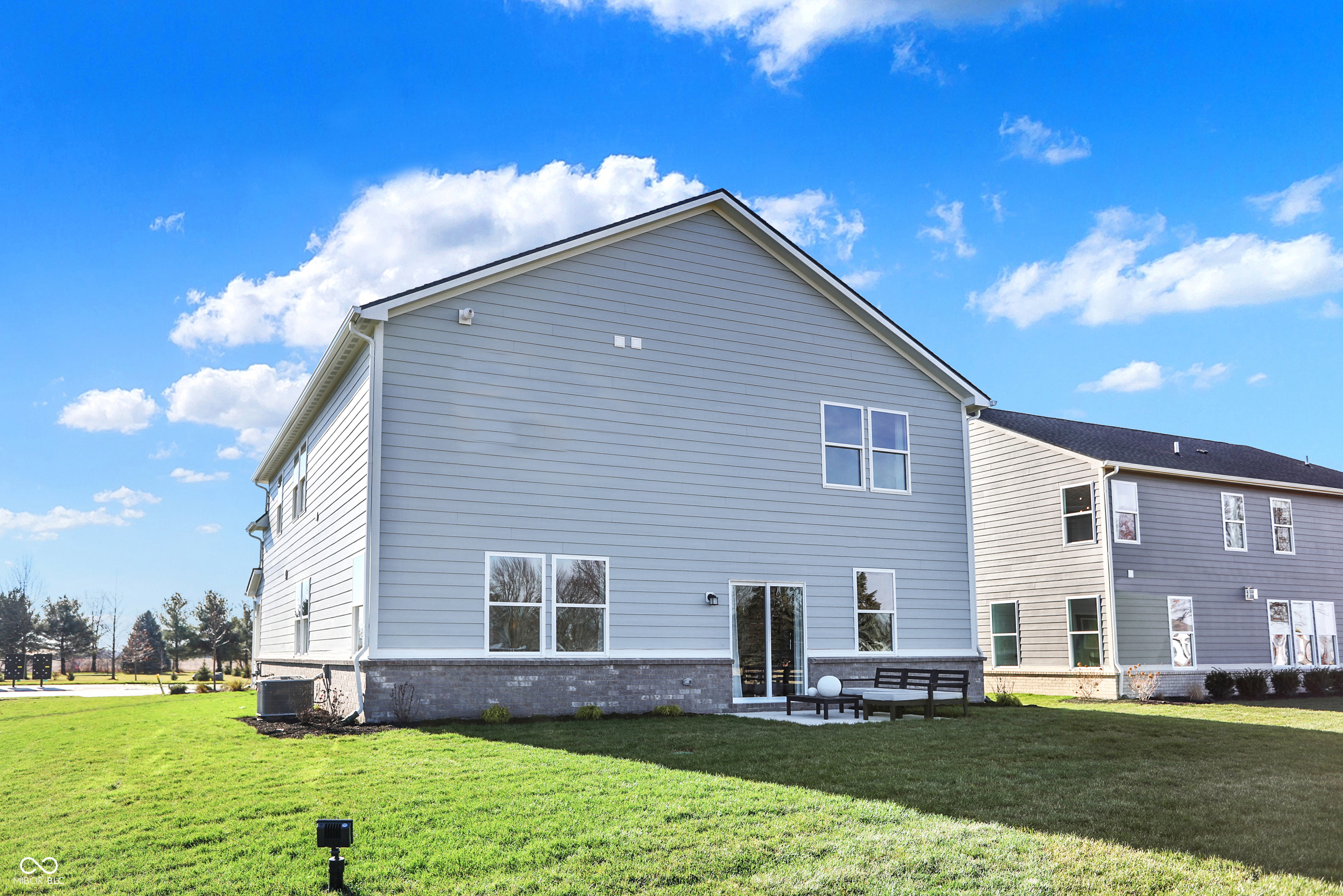 966 Elmwood Lane