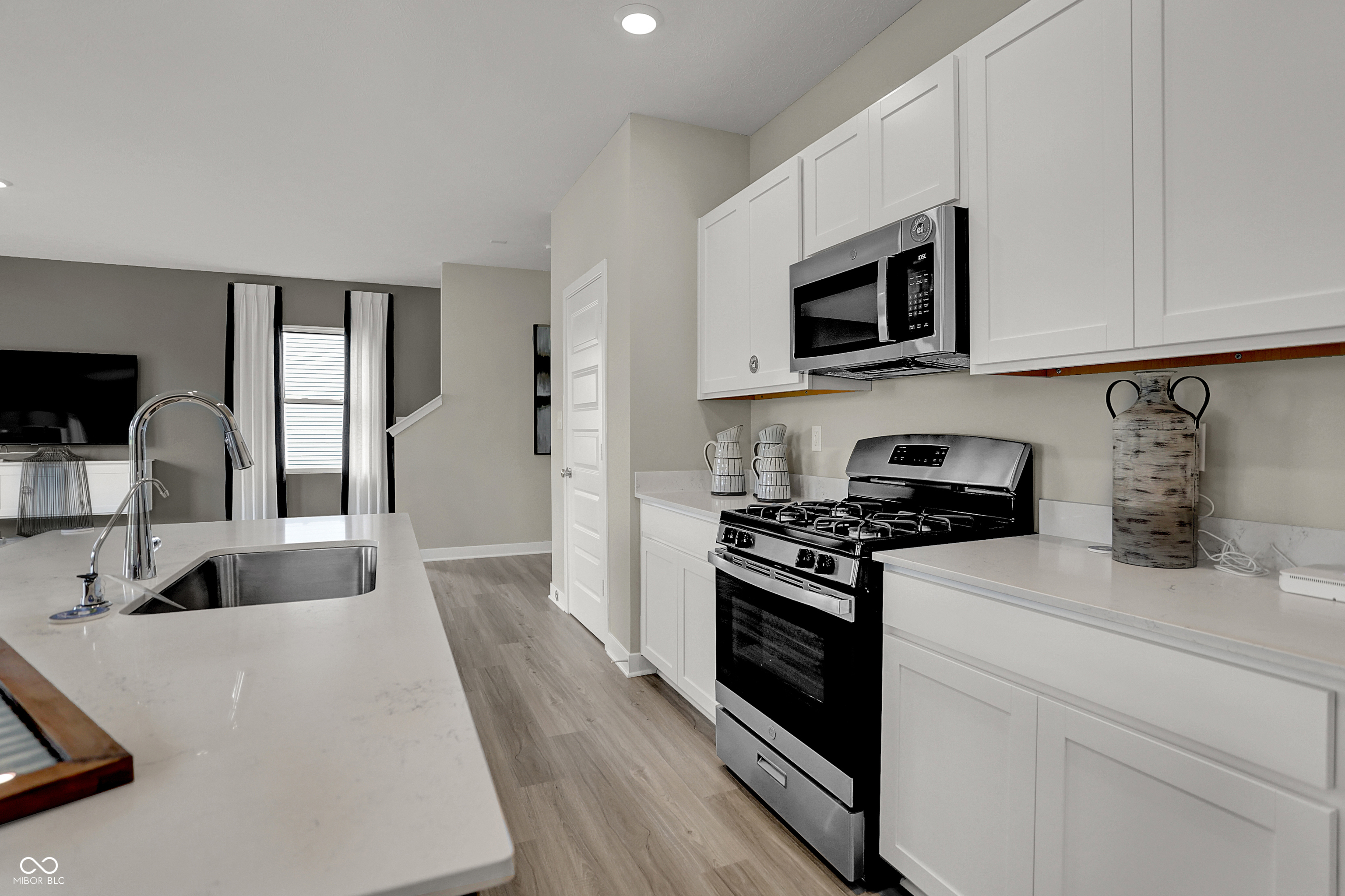 852 Hardin Place