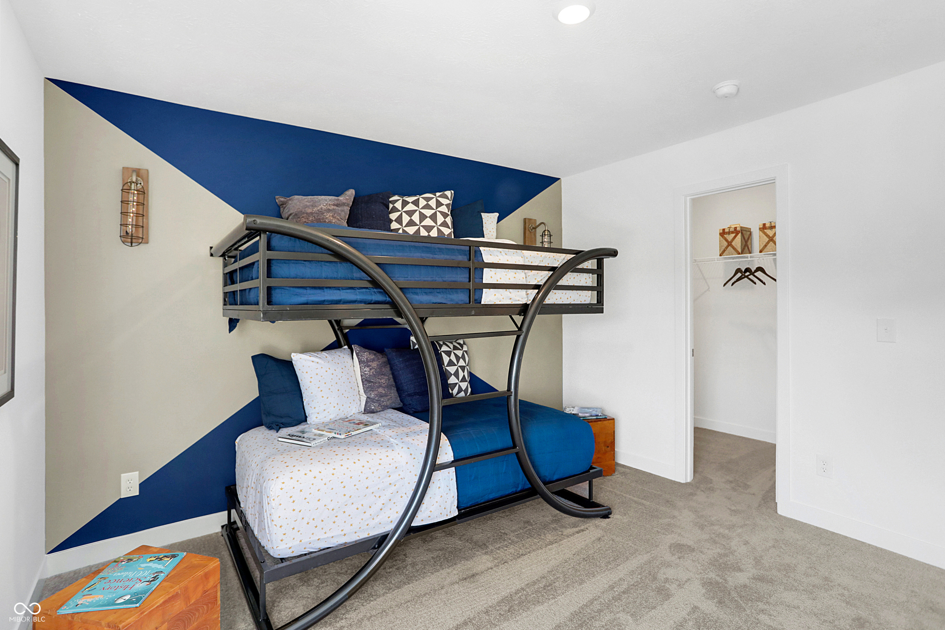 481 Lincoln Circle East