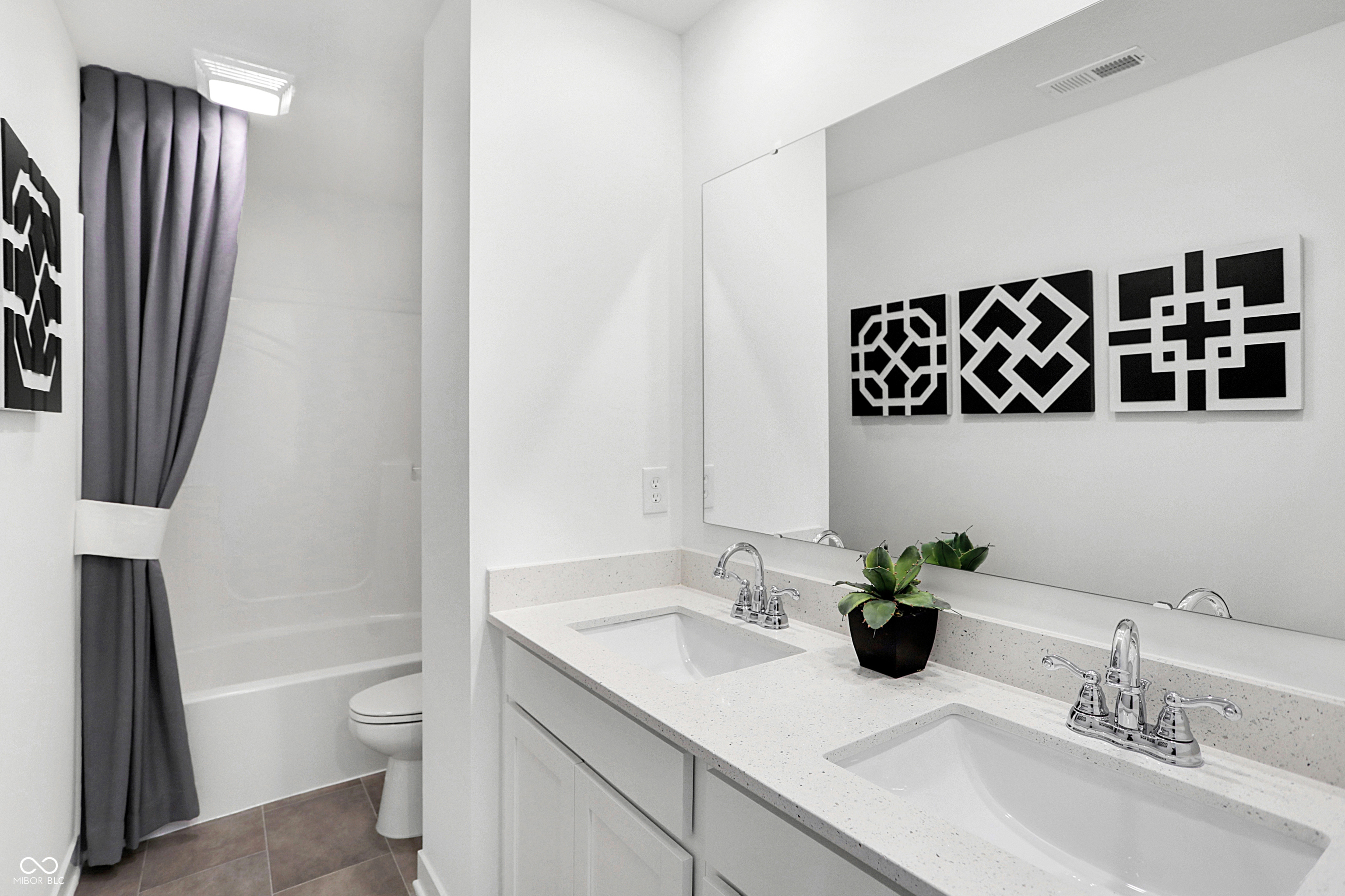 481 Lincoln Circle East