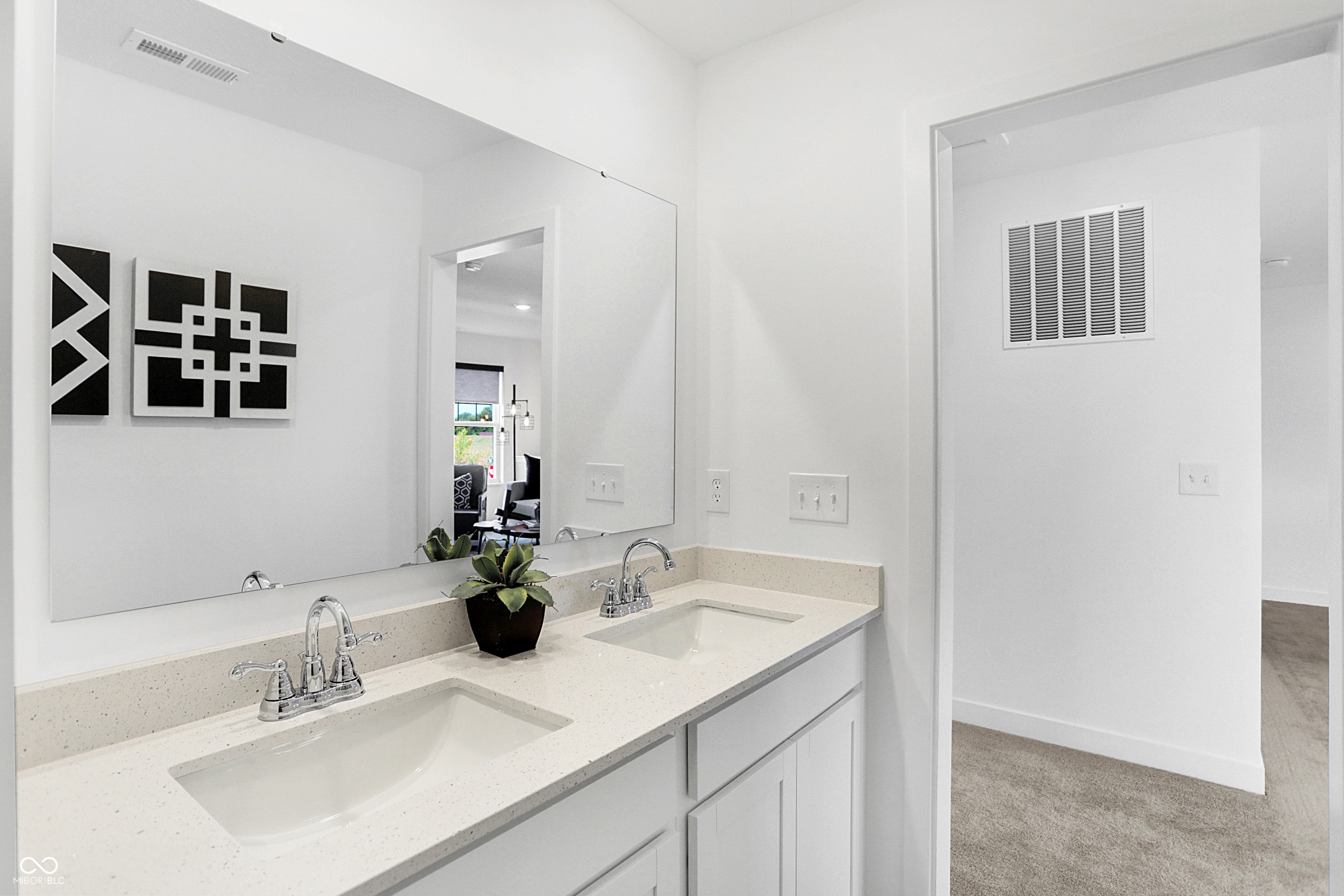 455 Lincoln Circle East