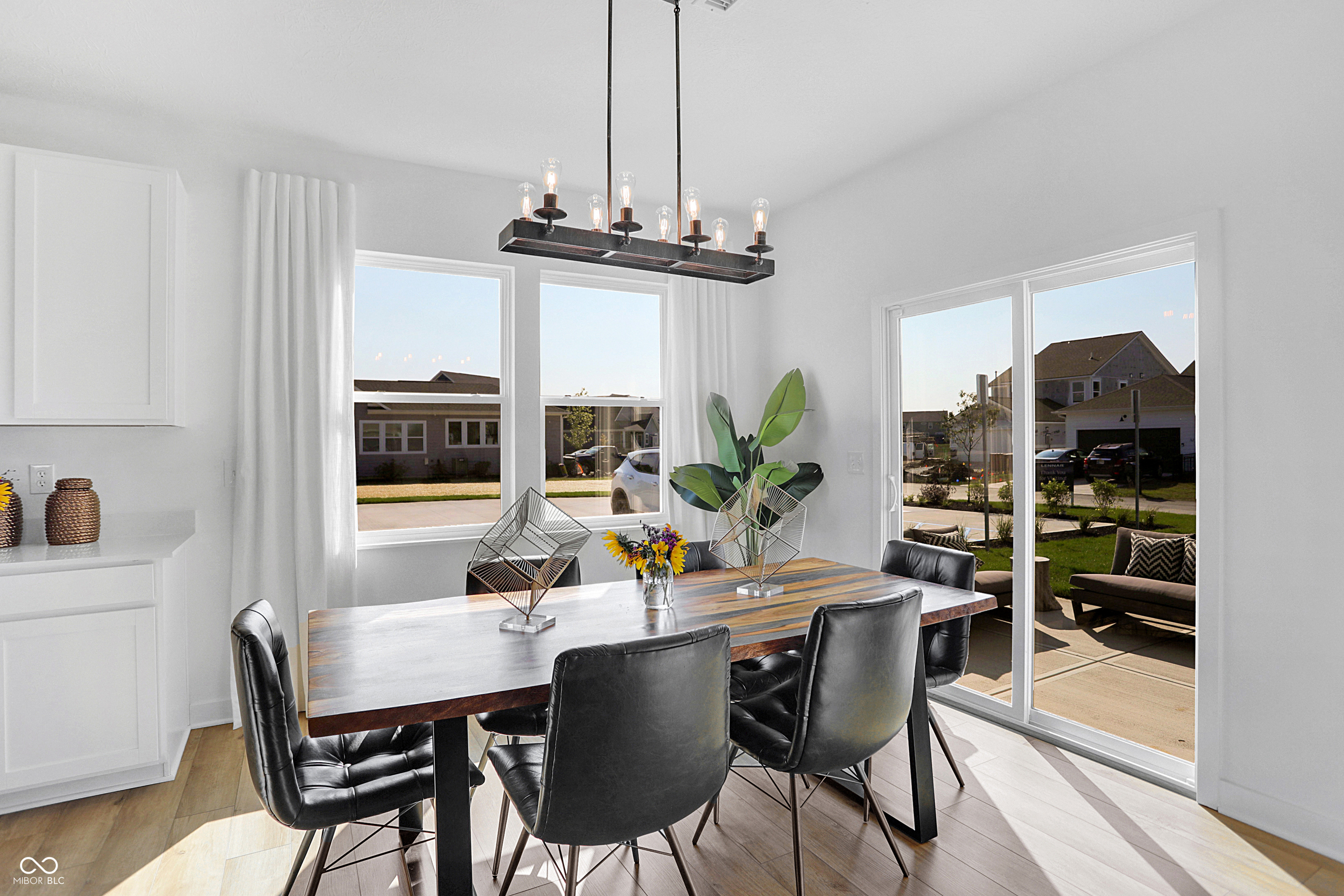 455 Lincoln Circle East