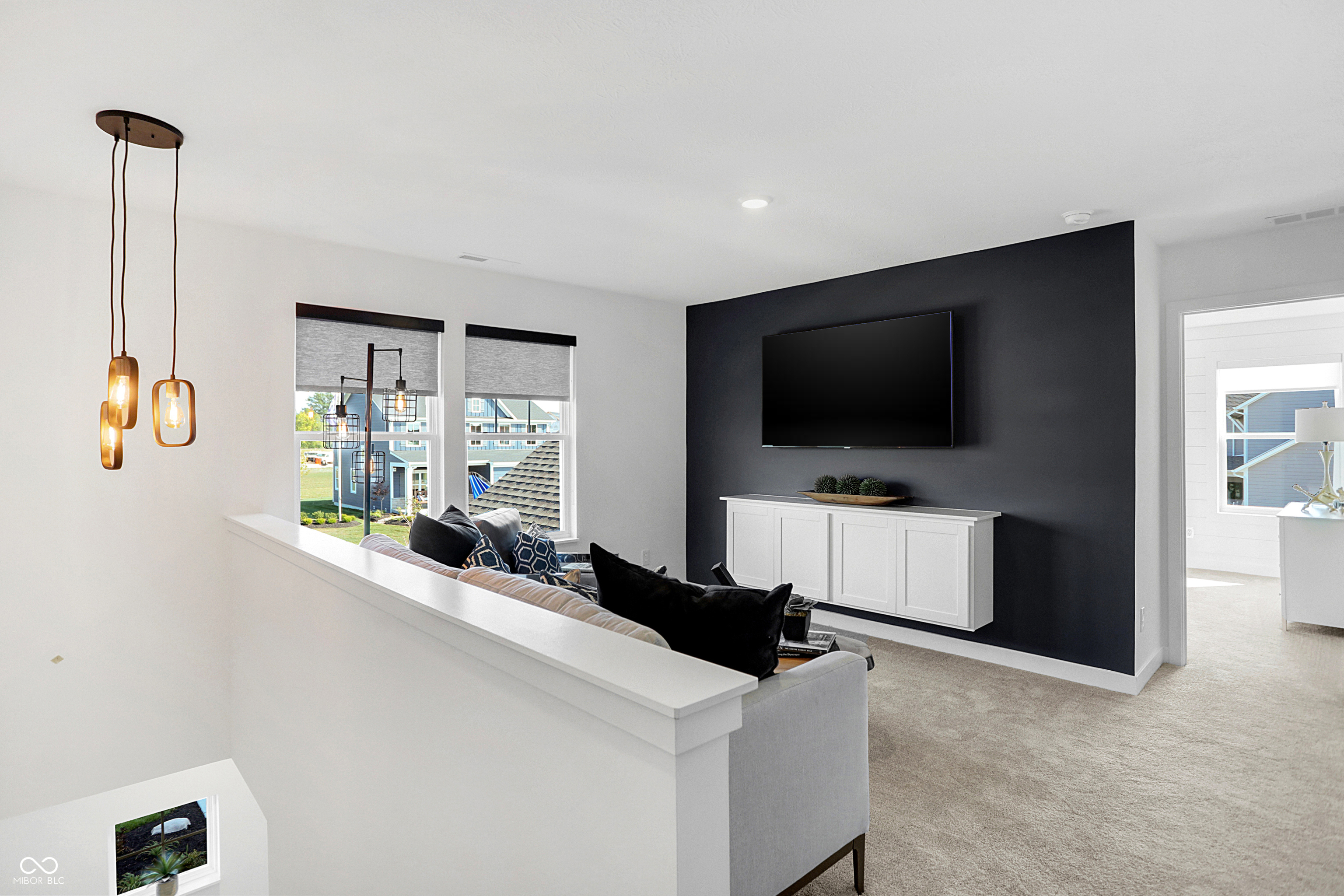 455 Lincoln Circle East