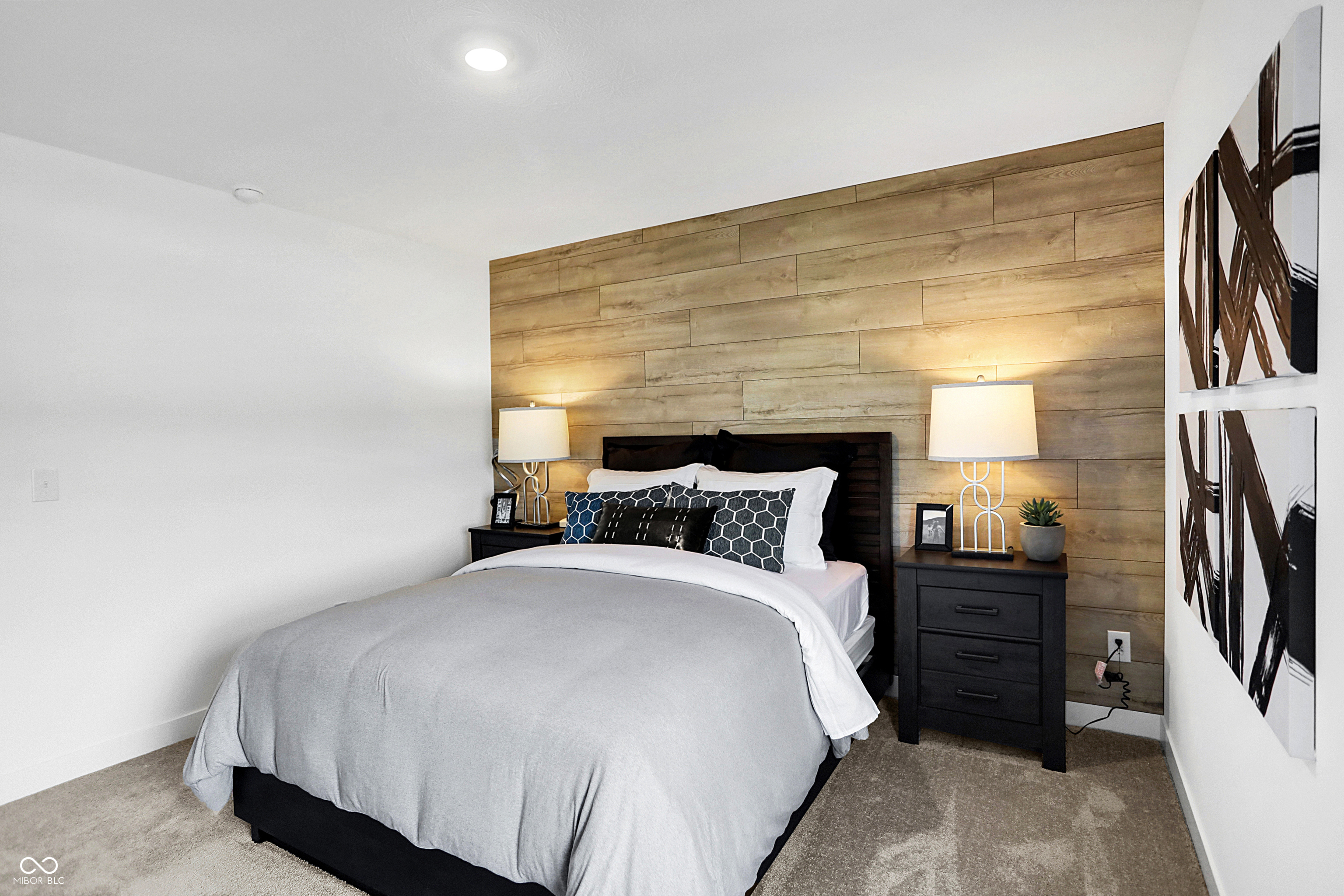 455 Lincoln Circle East