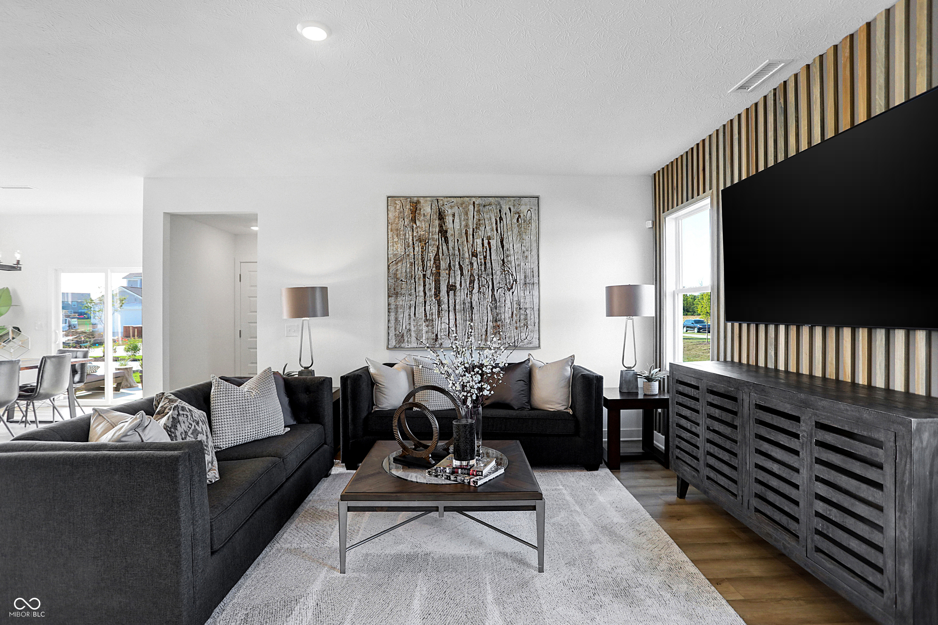 455 Lincoln Circle East