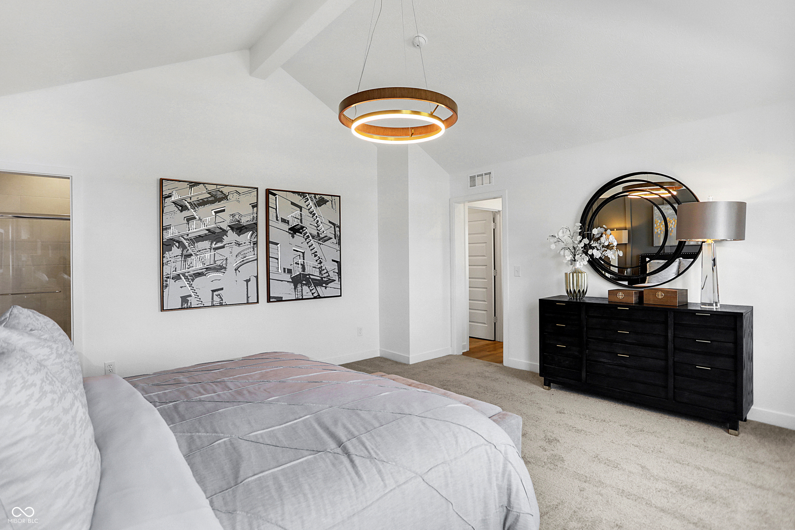 455 Lincoln Circle East