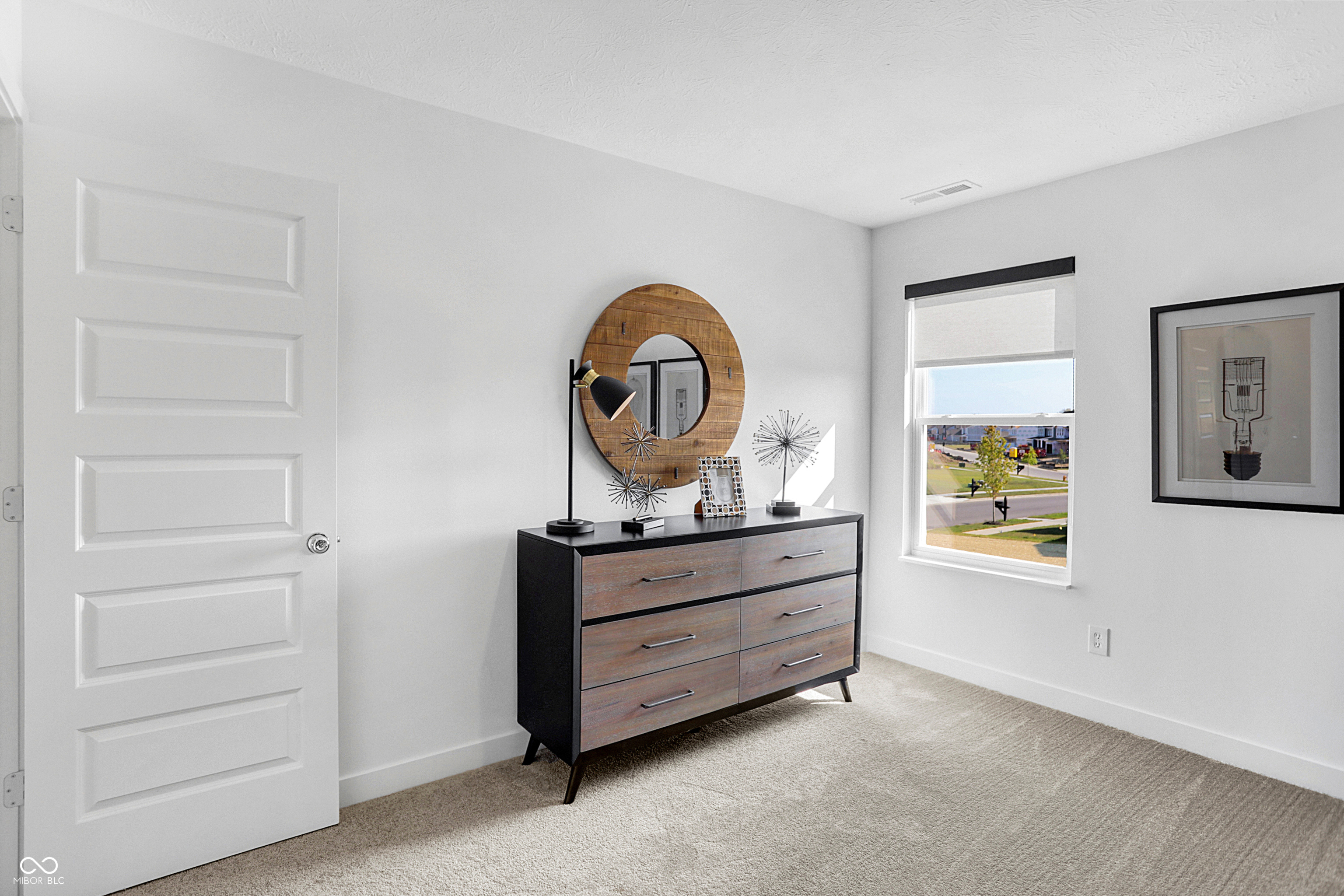 455 Lincoln Circle East