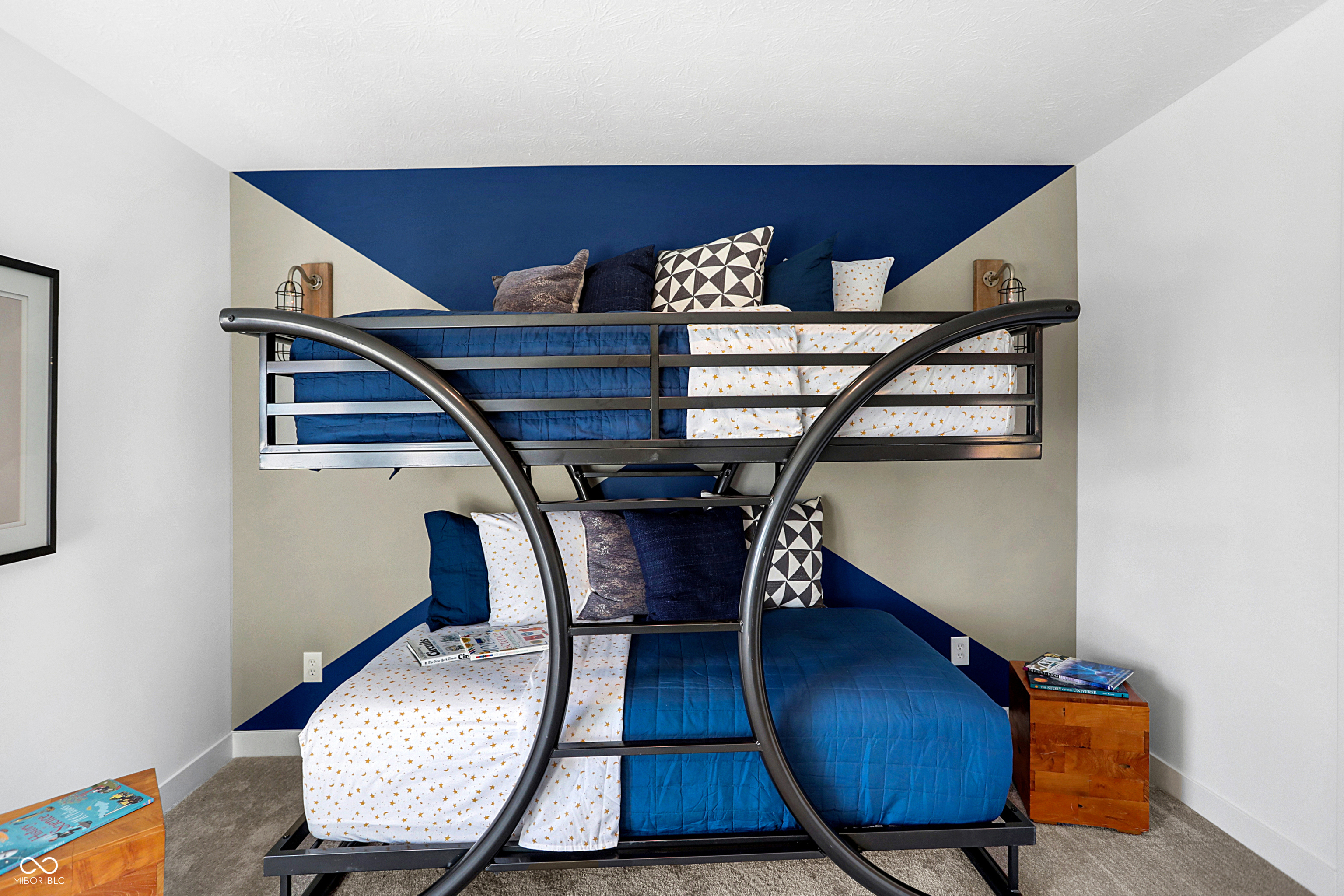 455 Lincoln Circle East