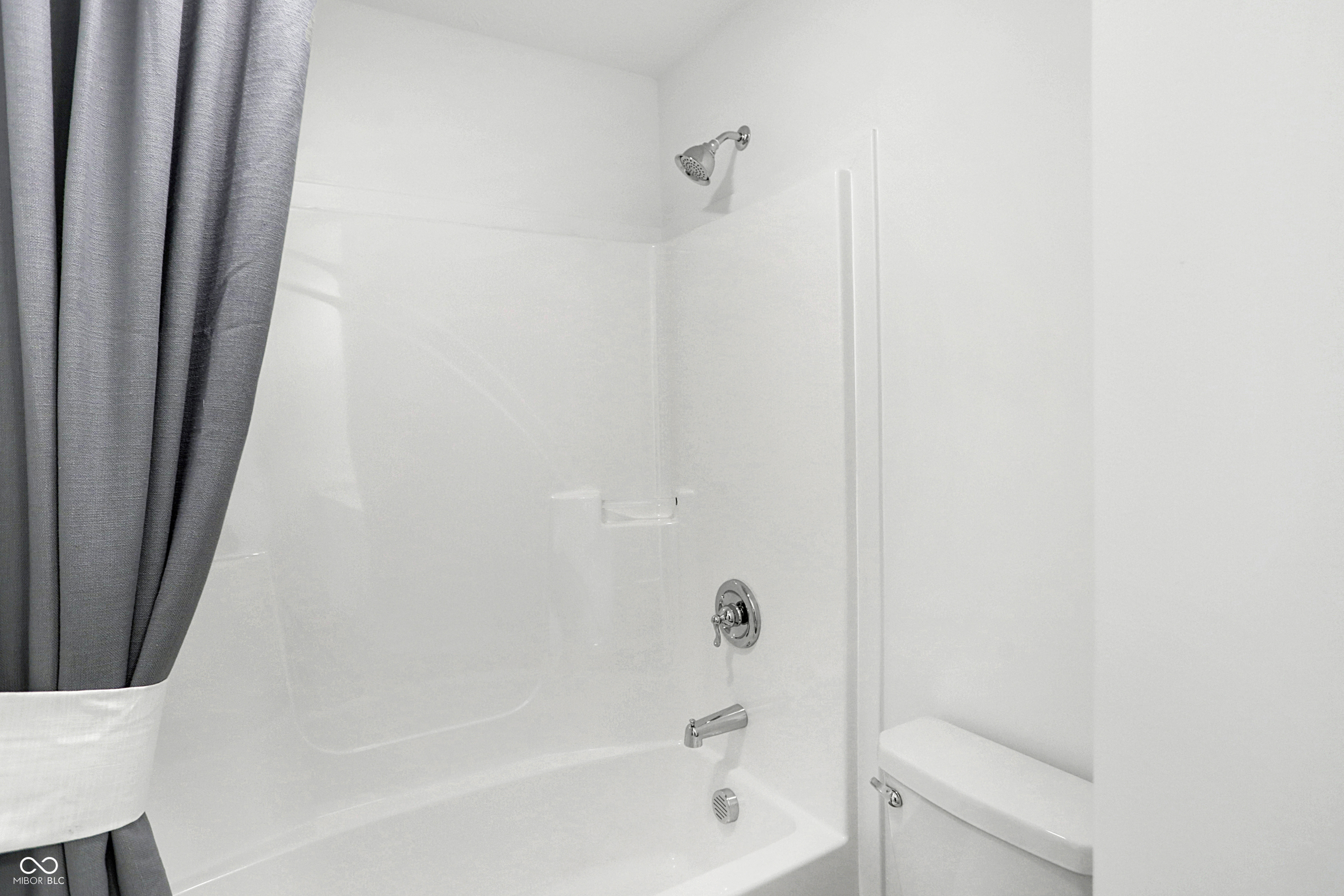 455 Lincoln Circle East