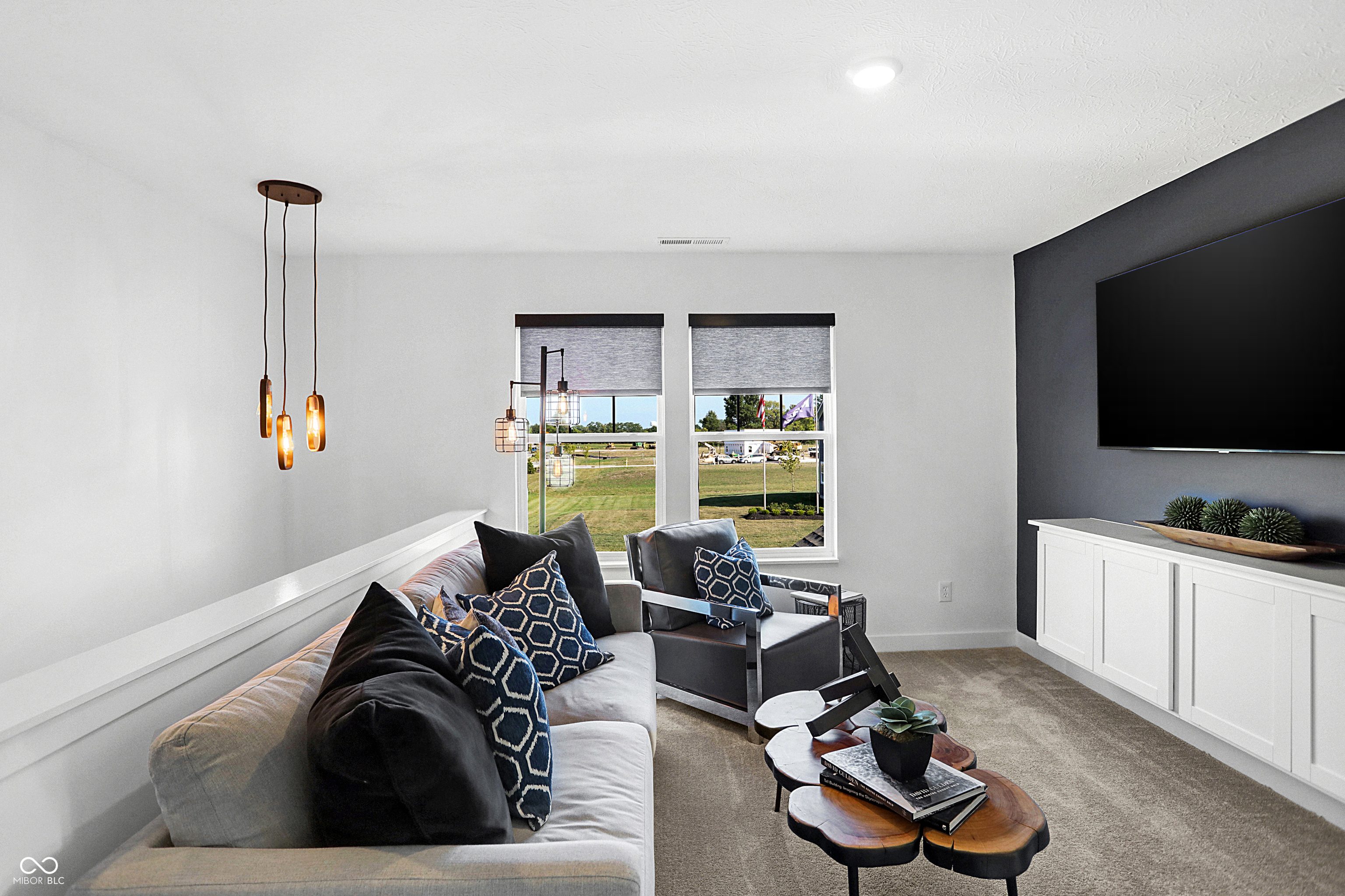 455 Lincoln Circle East