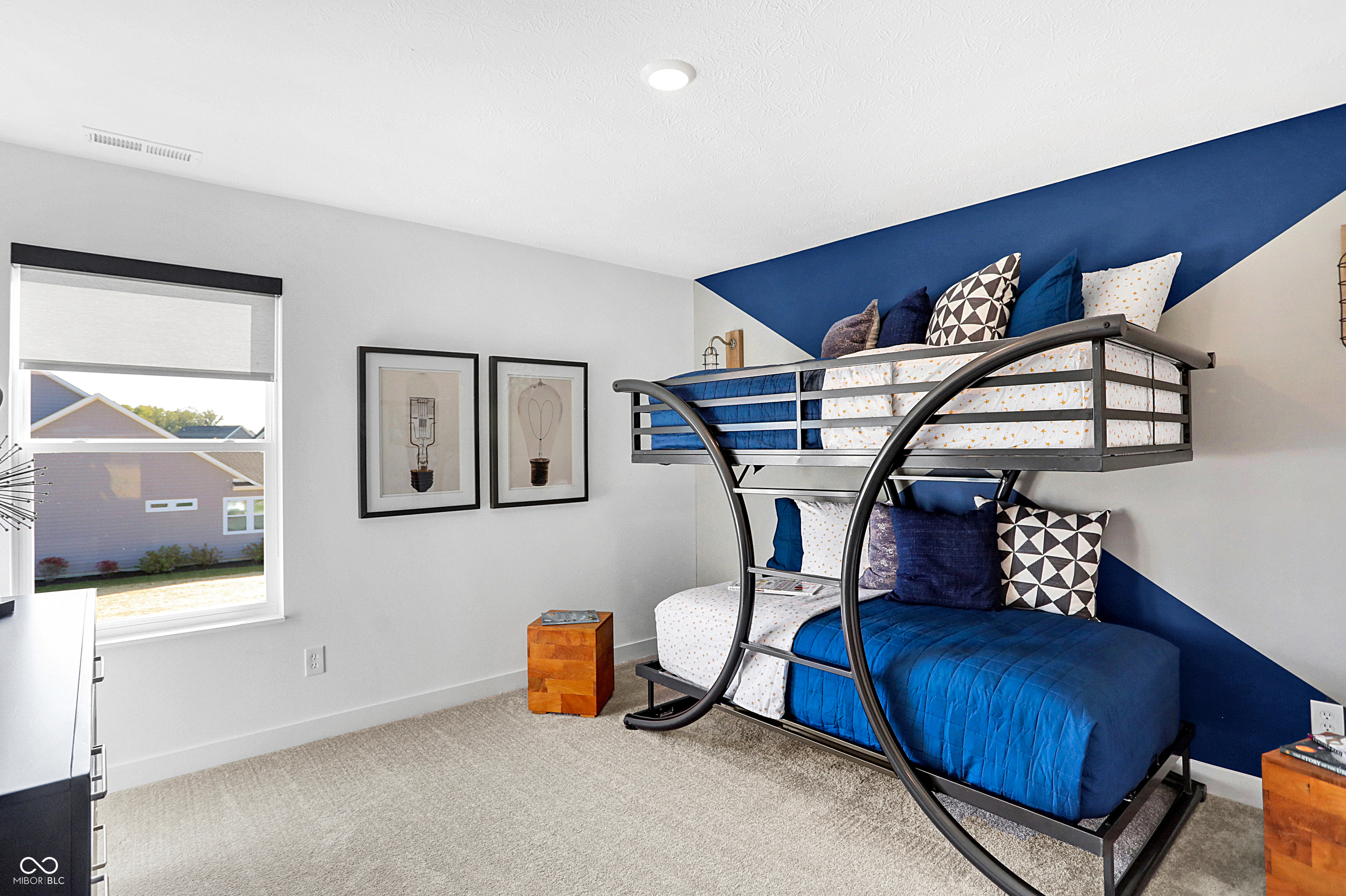 455 Lincoln Circle East