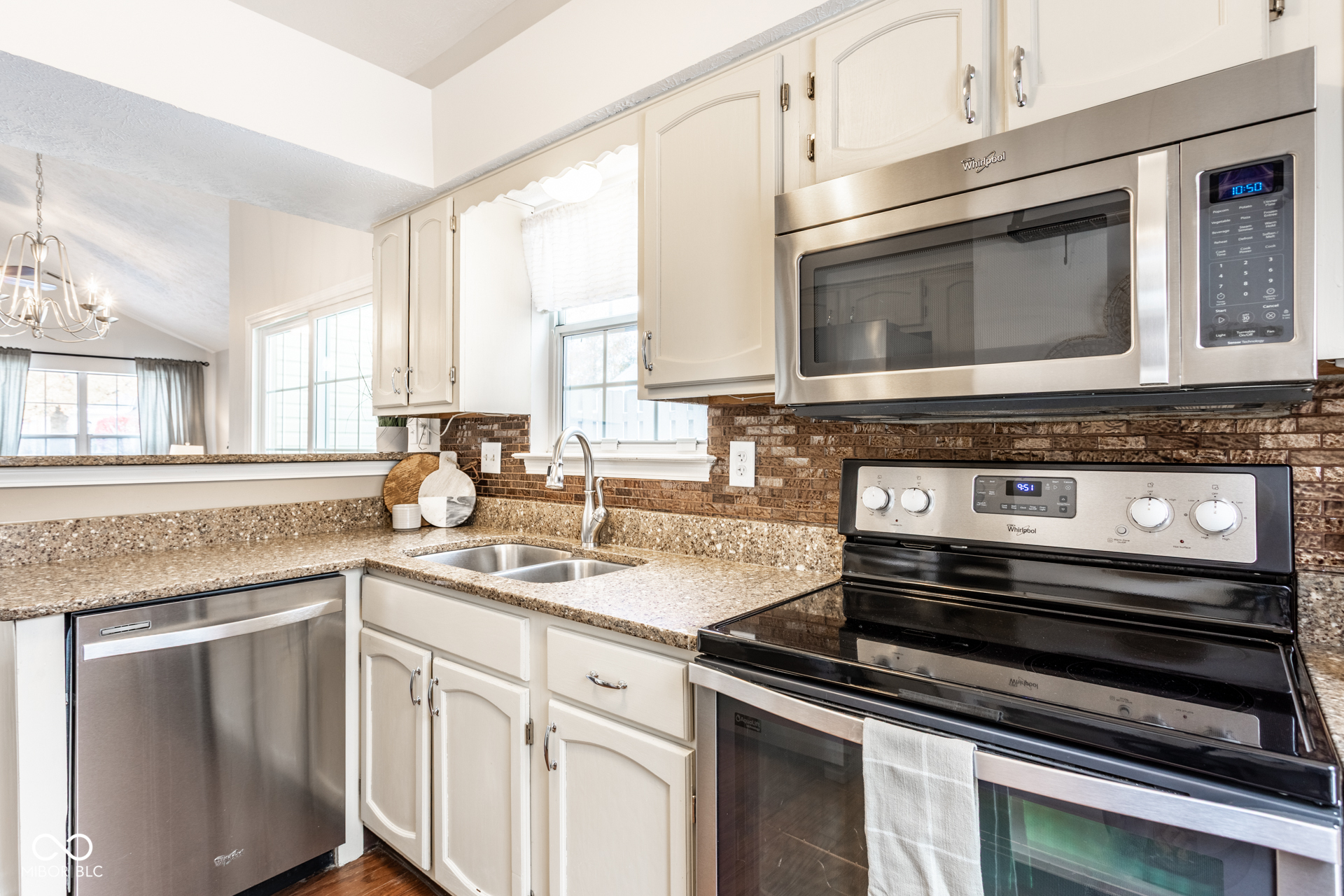 9677 Pine Ridge E Drive