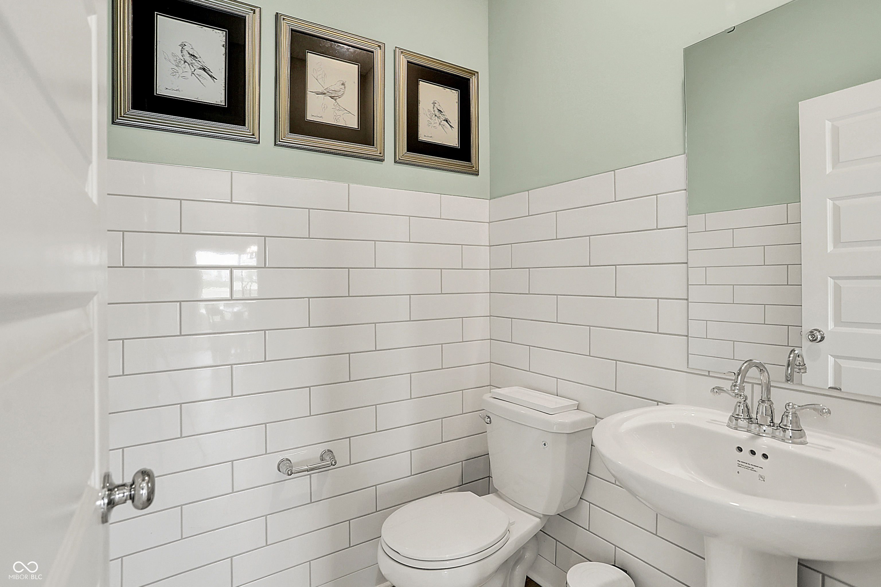 2933 Woods Edge Drive