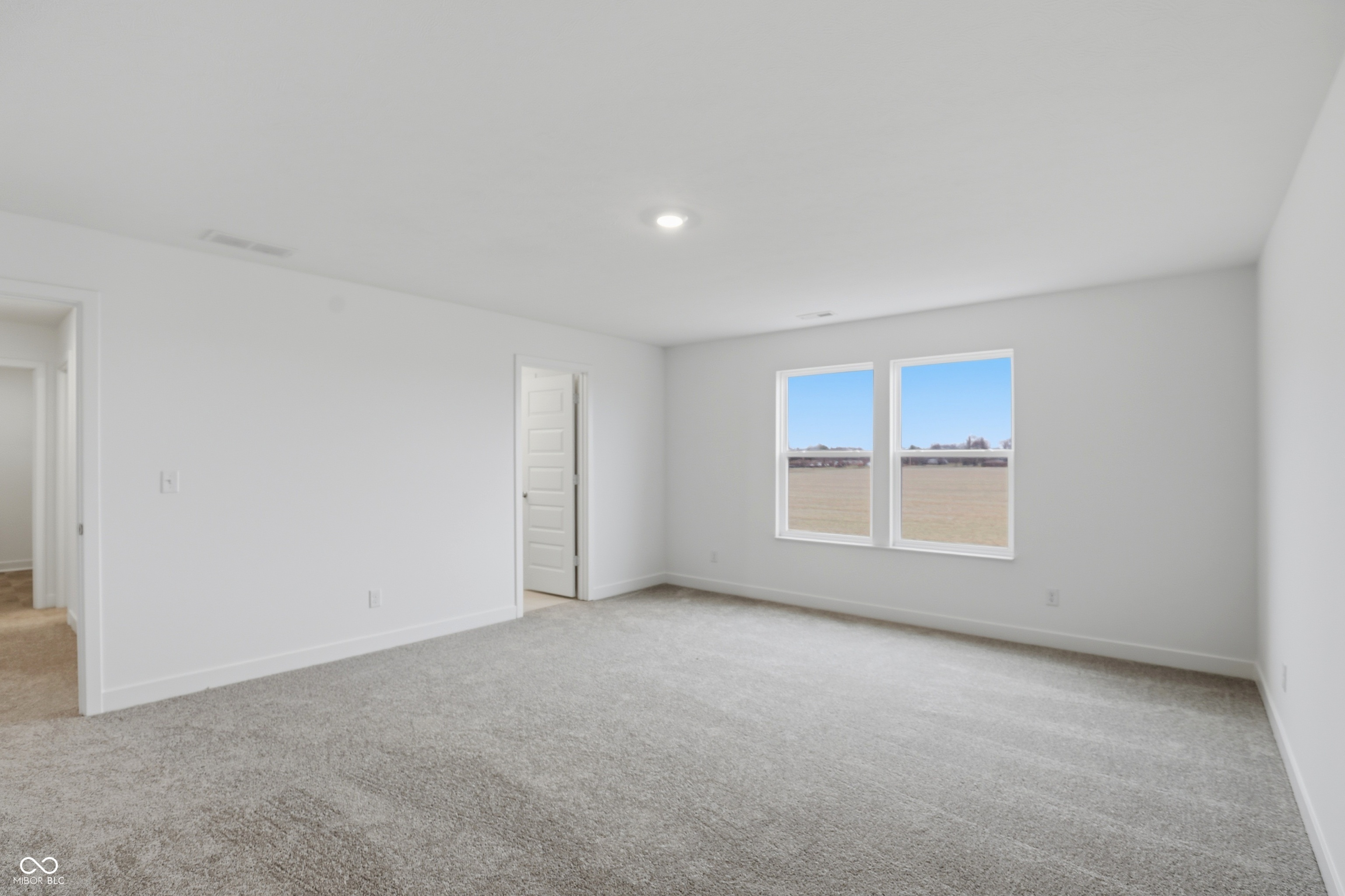 1902 W Addison Drive