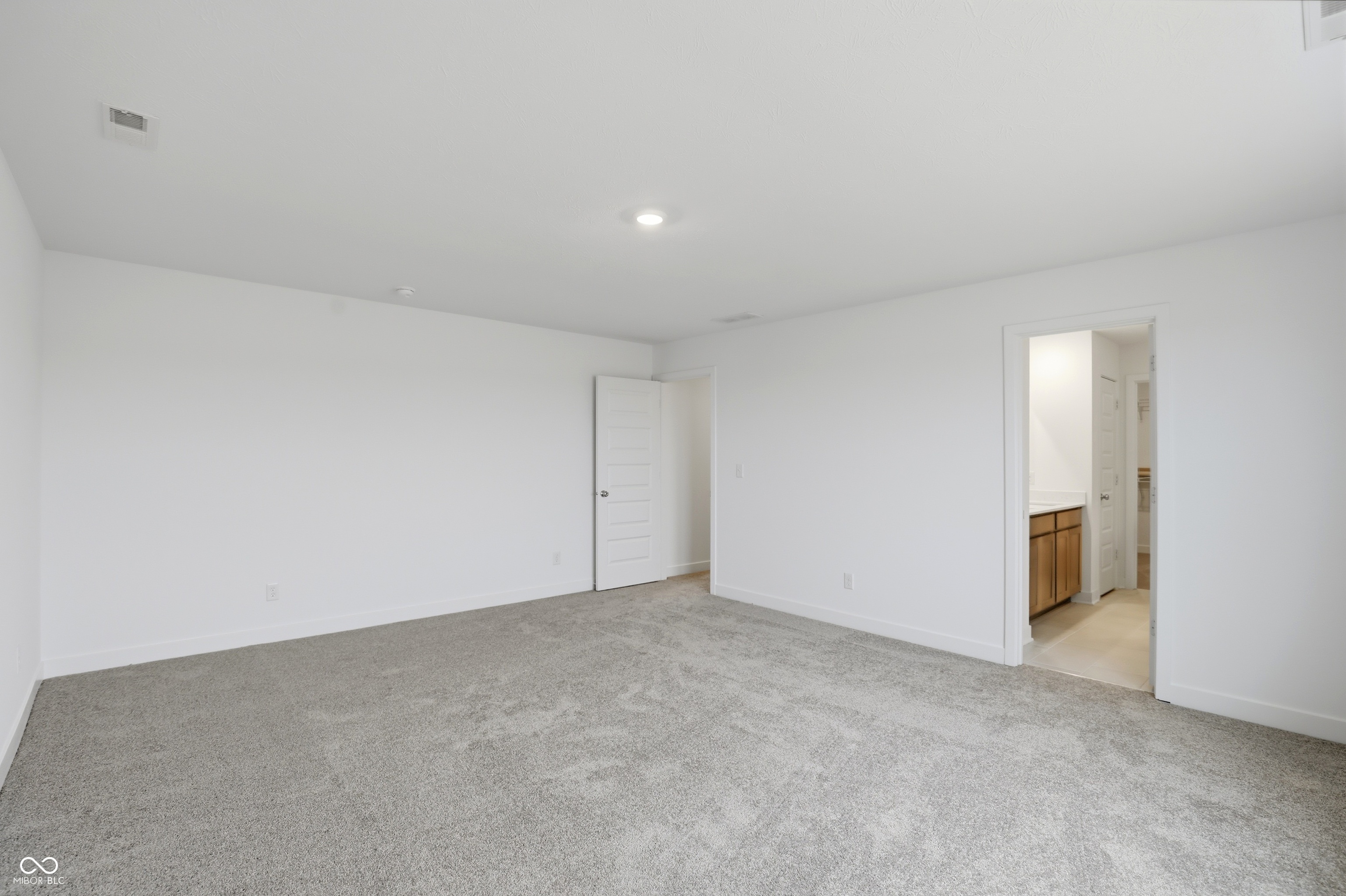 1902 W Addison Drive