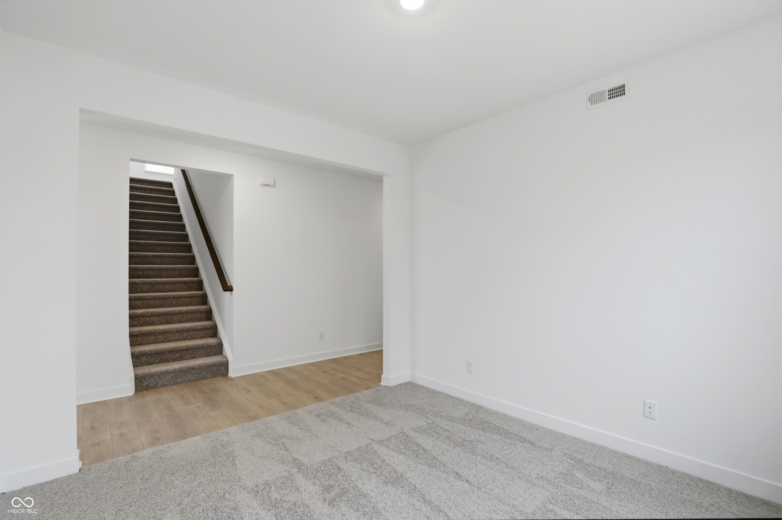 1902 W Addison Drive