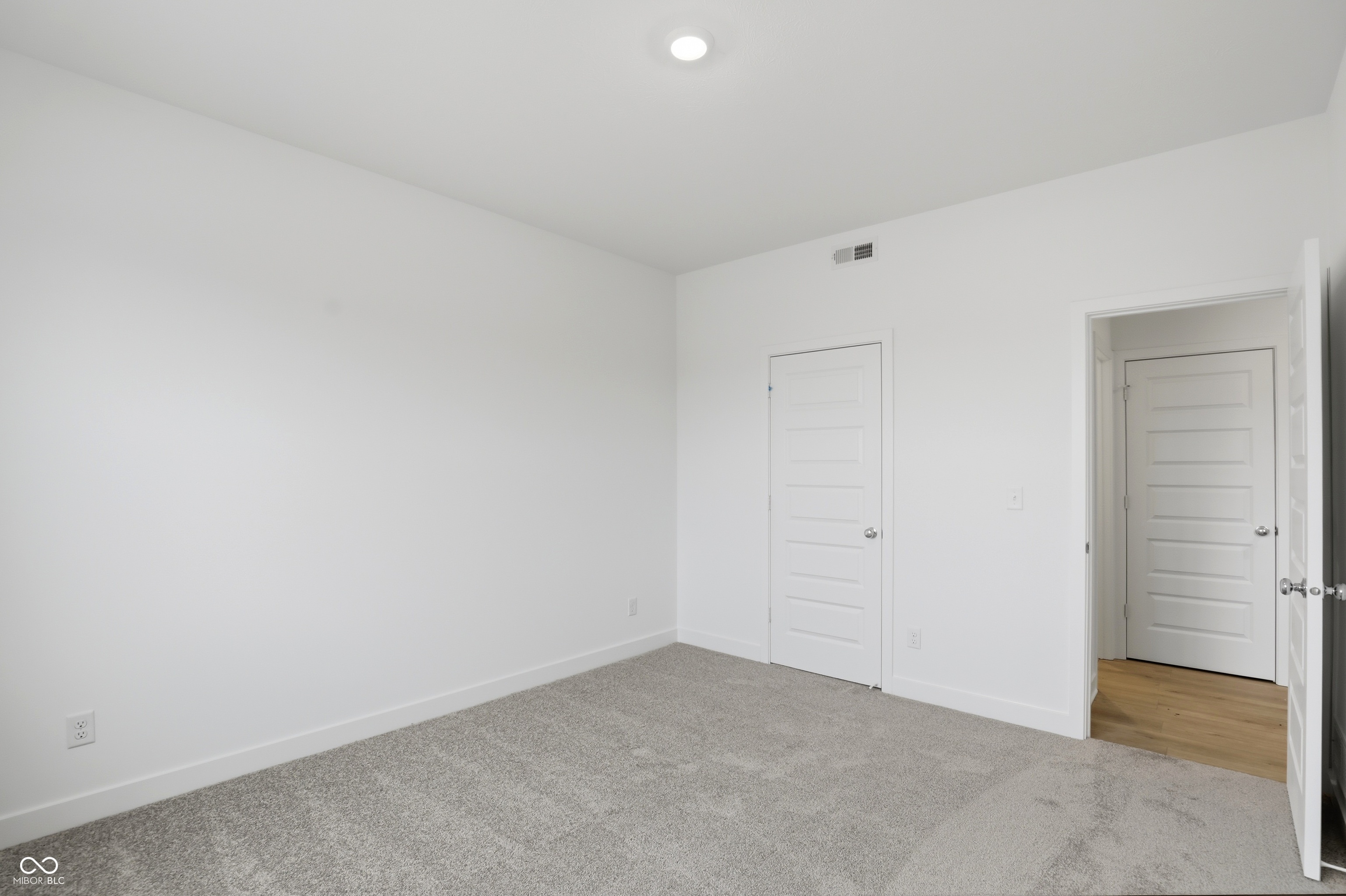 1902 W Addison Drive