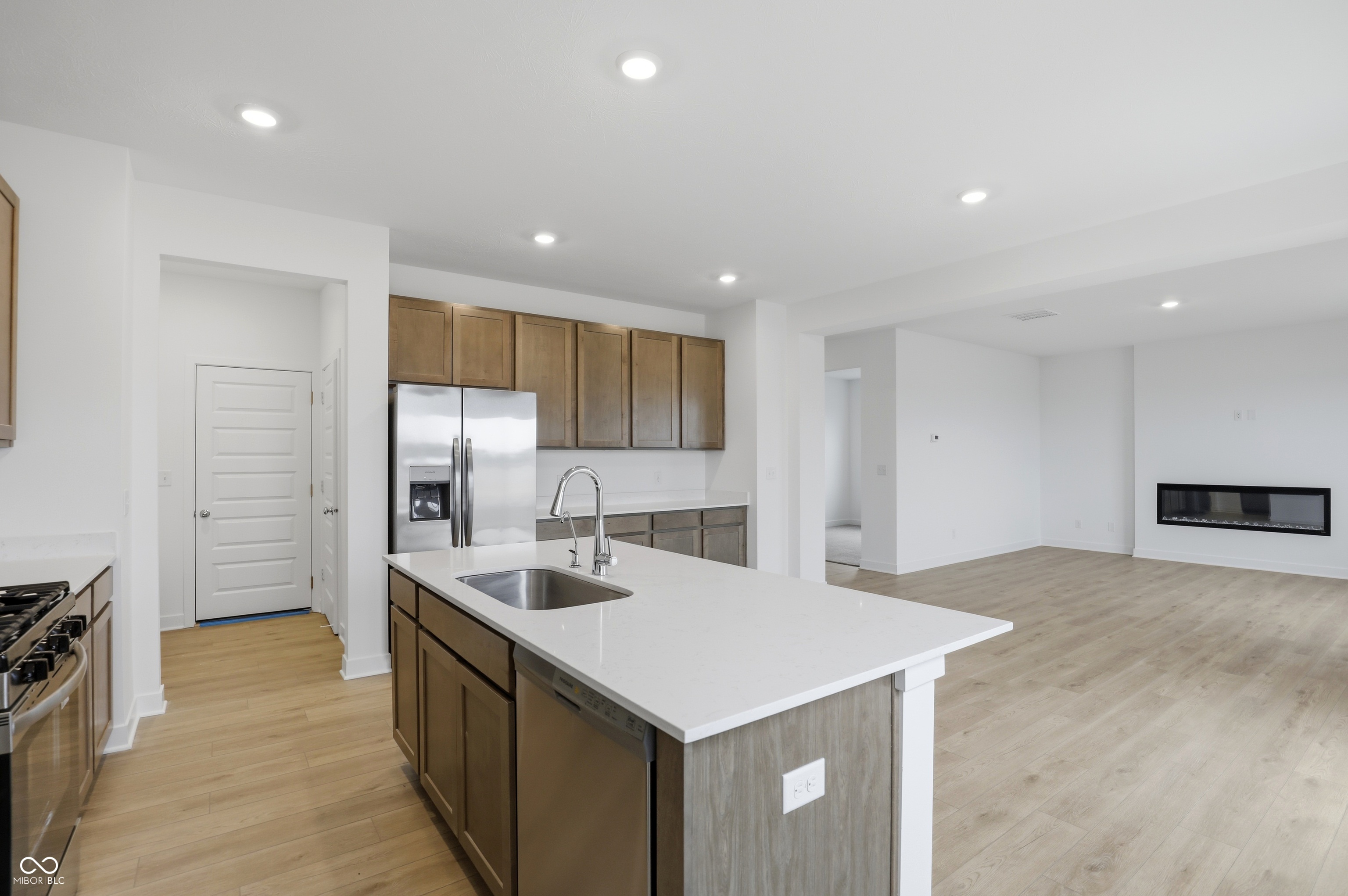 1902 W Addison Drive