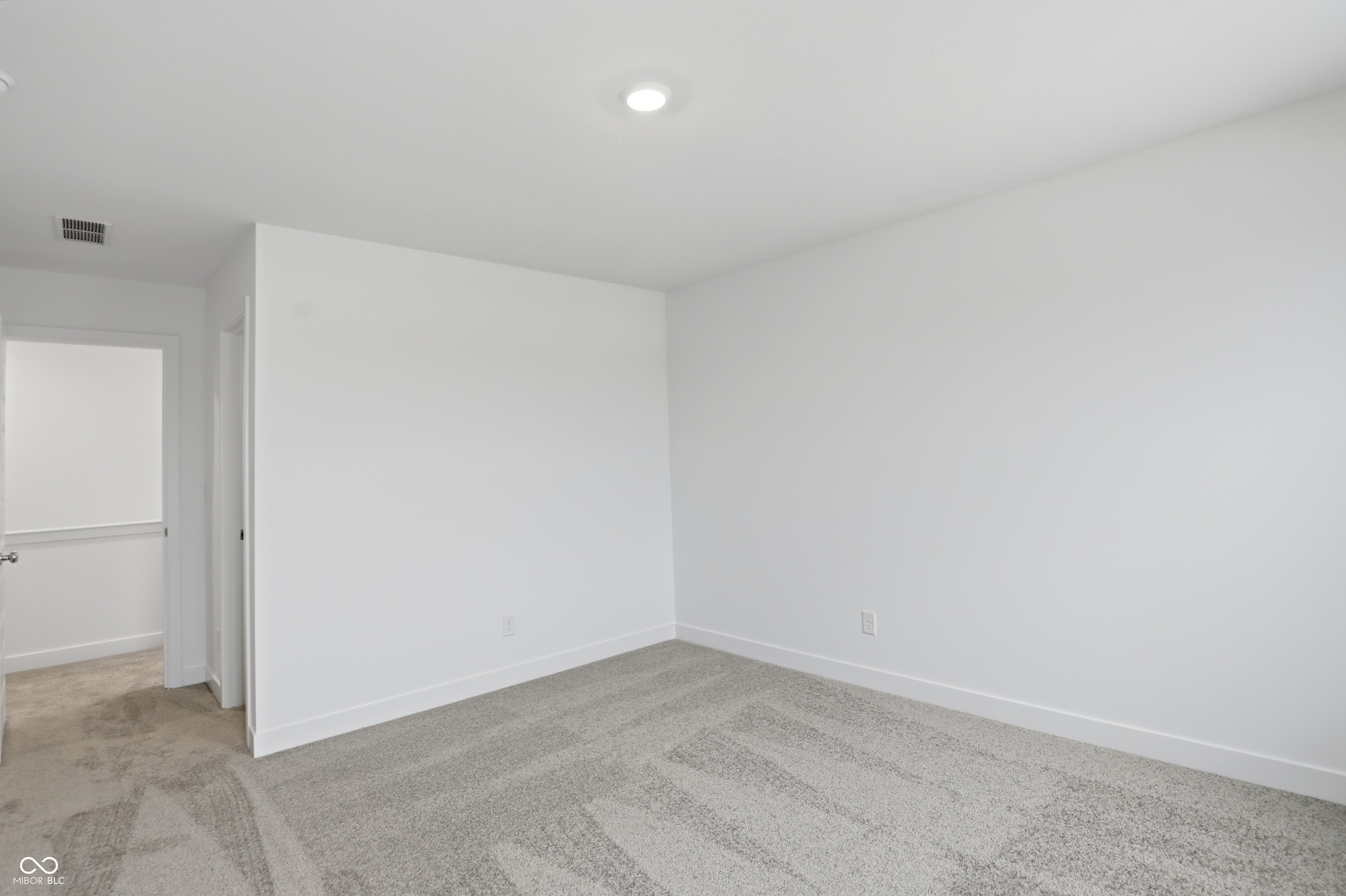 1902 W Addison Drive