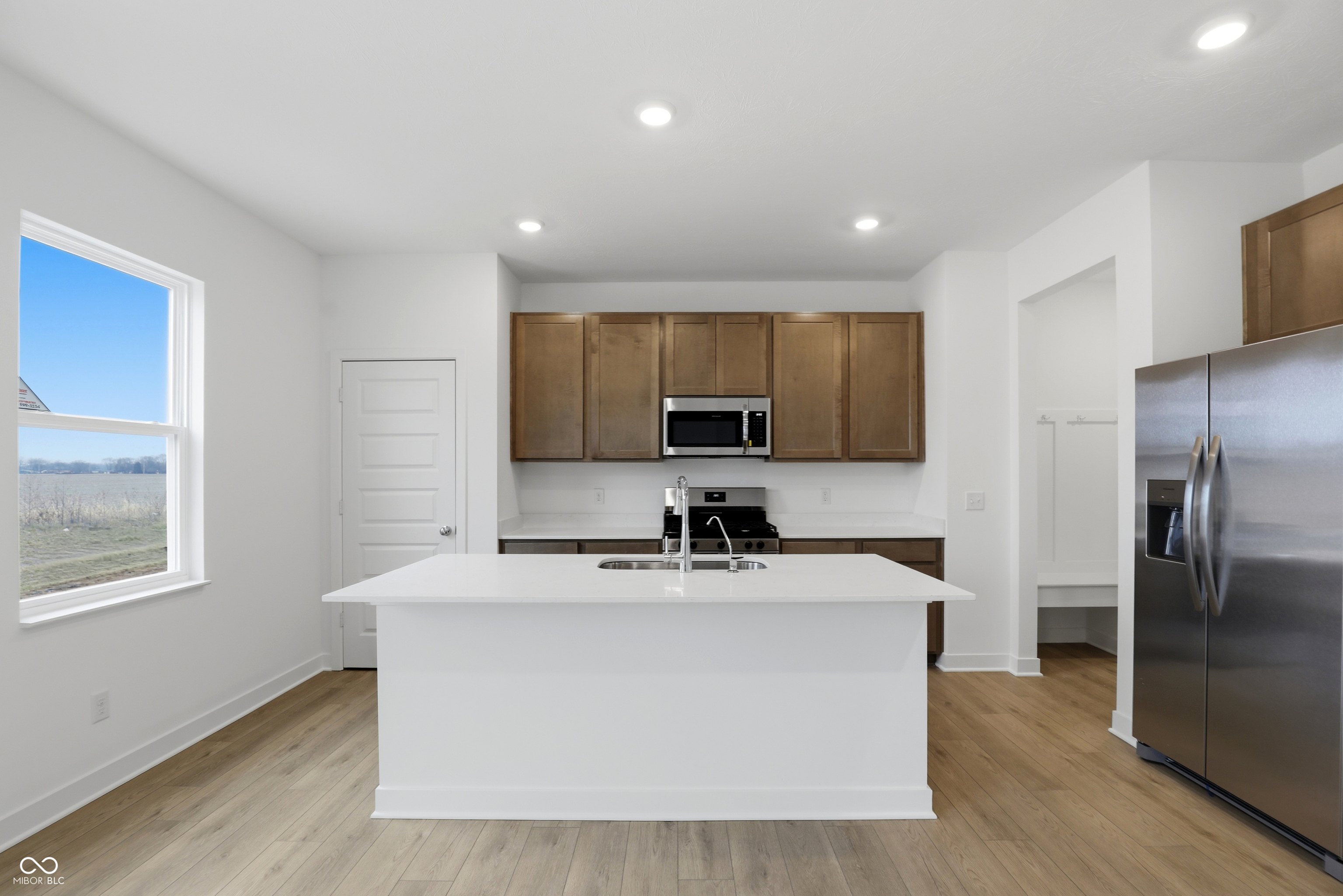 1902 W Addison Drive