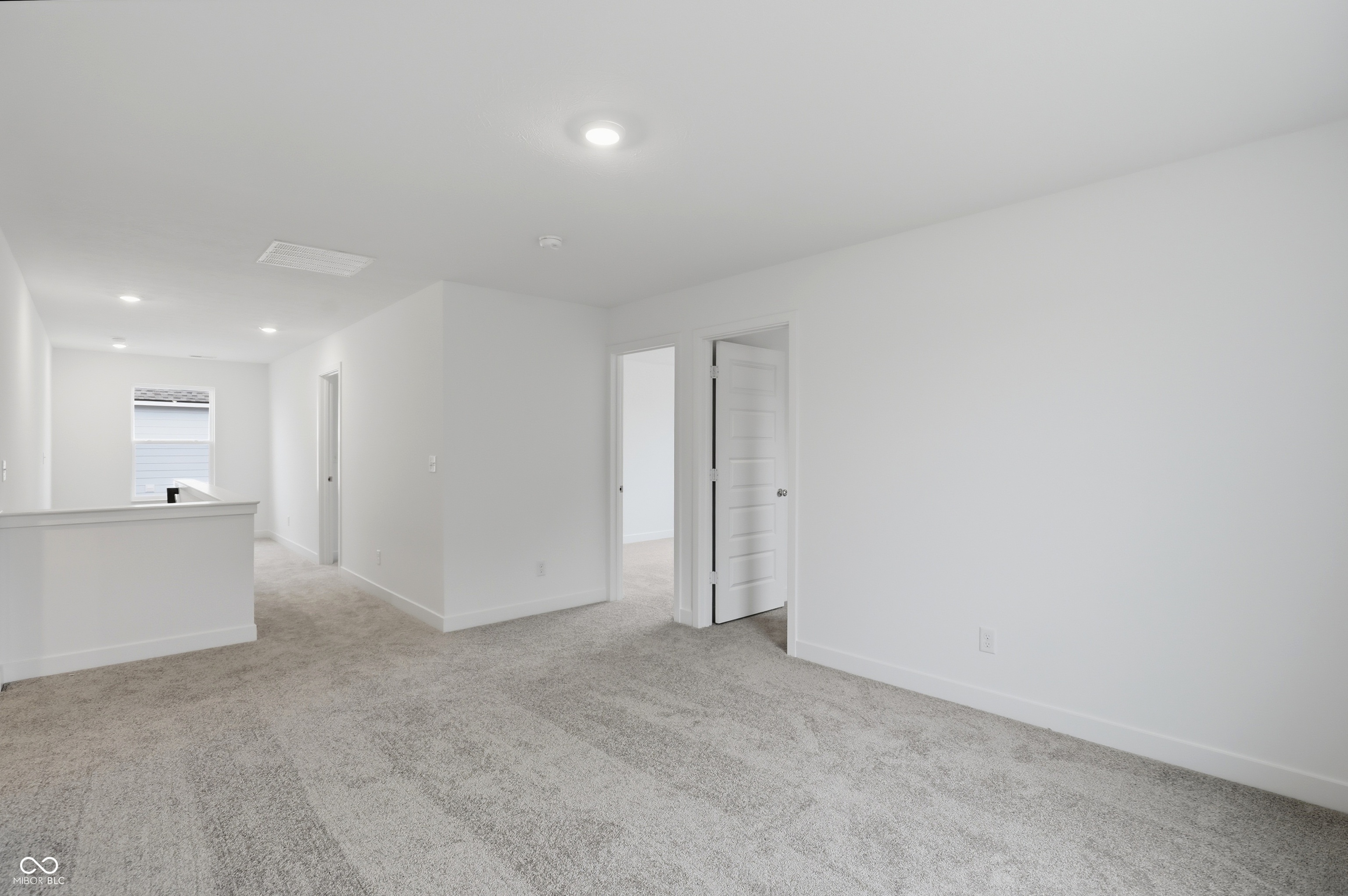 1902 W Addison Drive