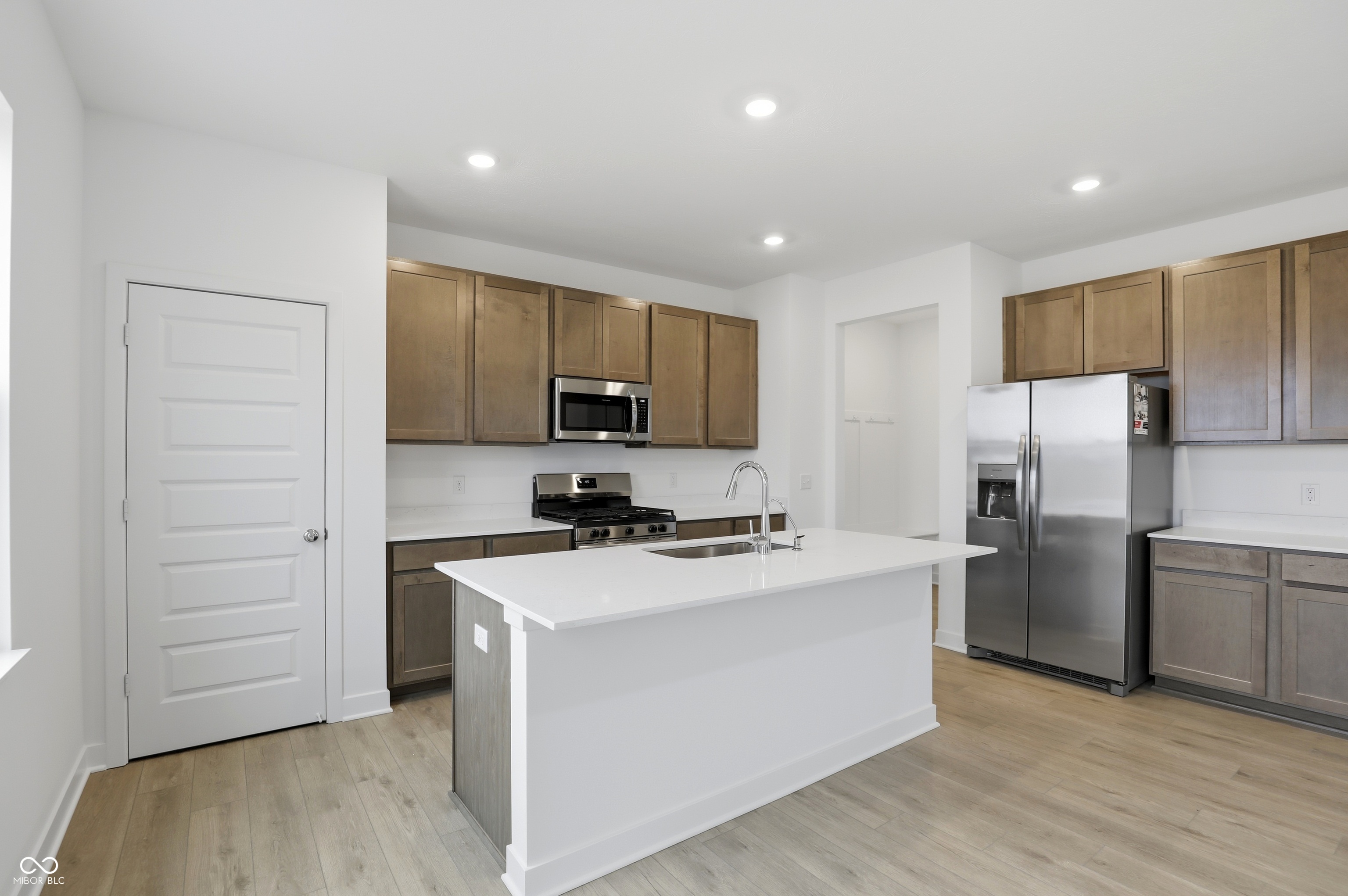 1902 W Addison Drive