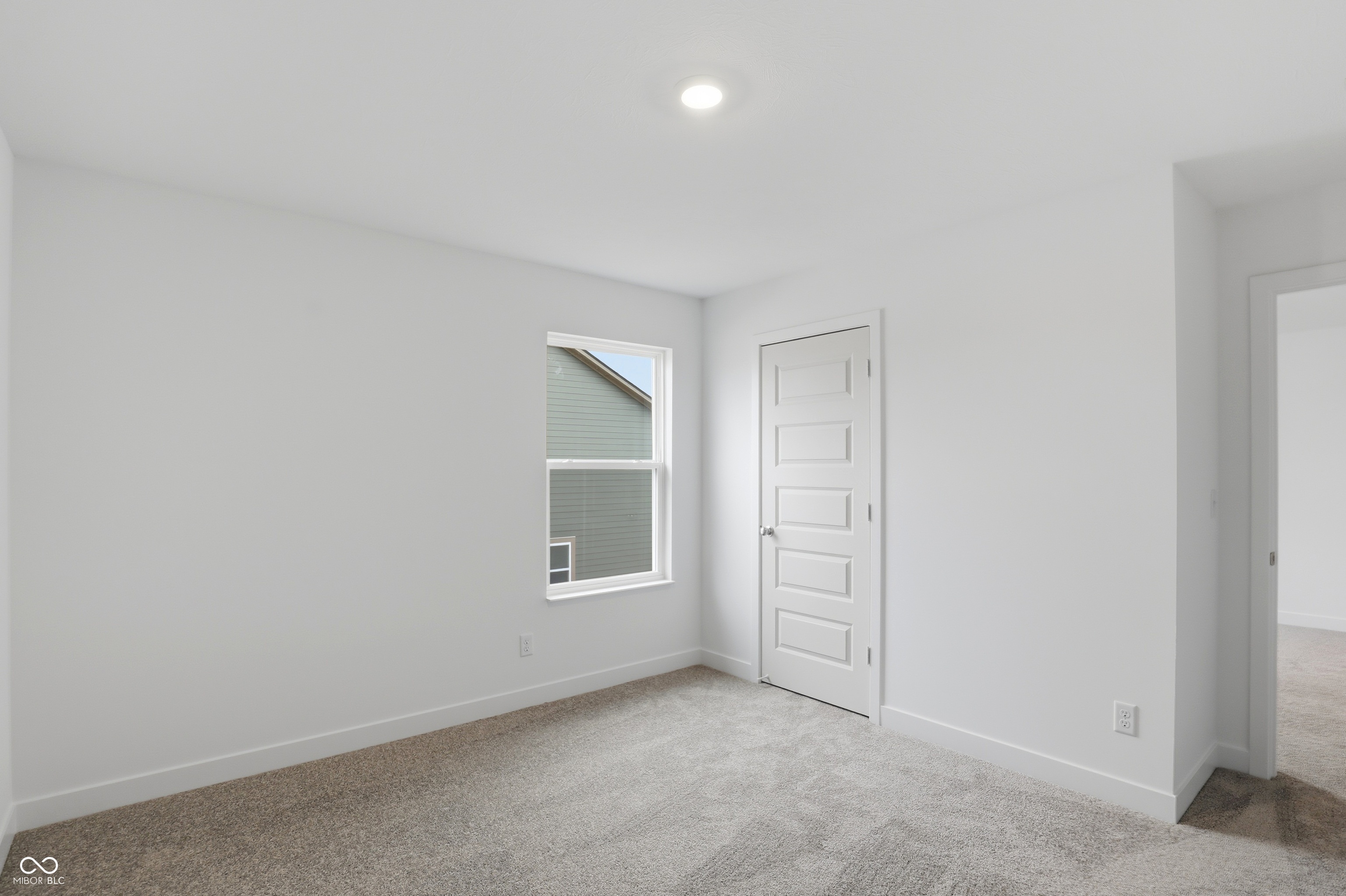 1902 W Addison Drive