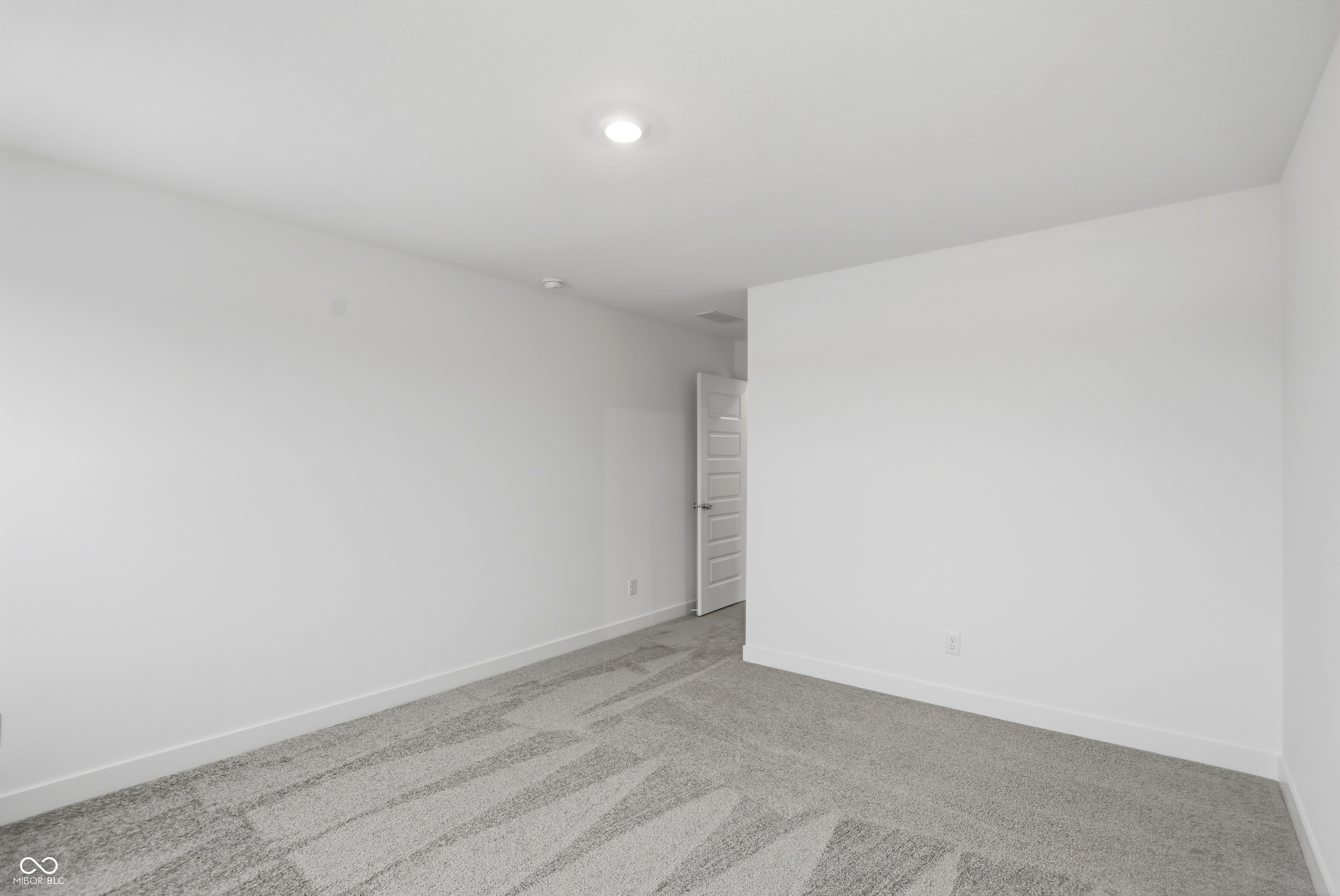 1902 W Addison Drive