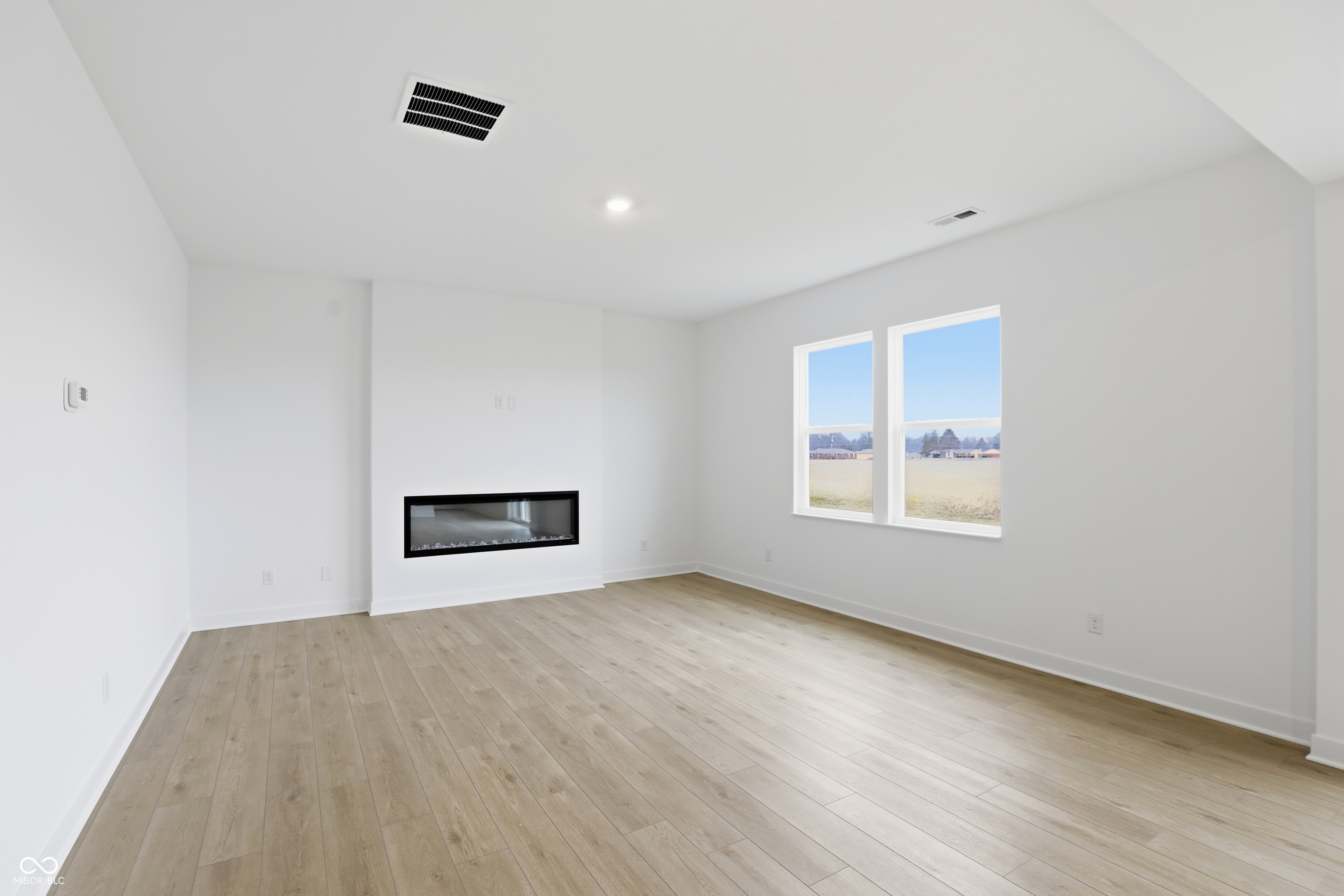 1902 W Addison Drive