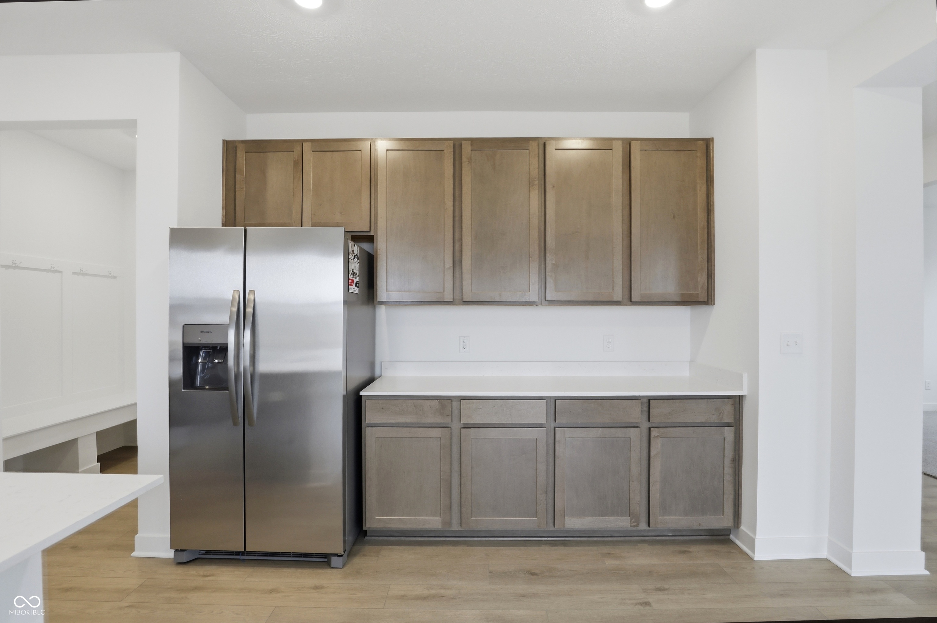 1902 W Addison Drive