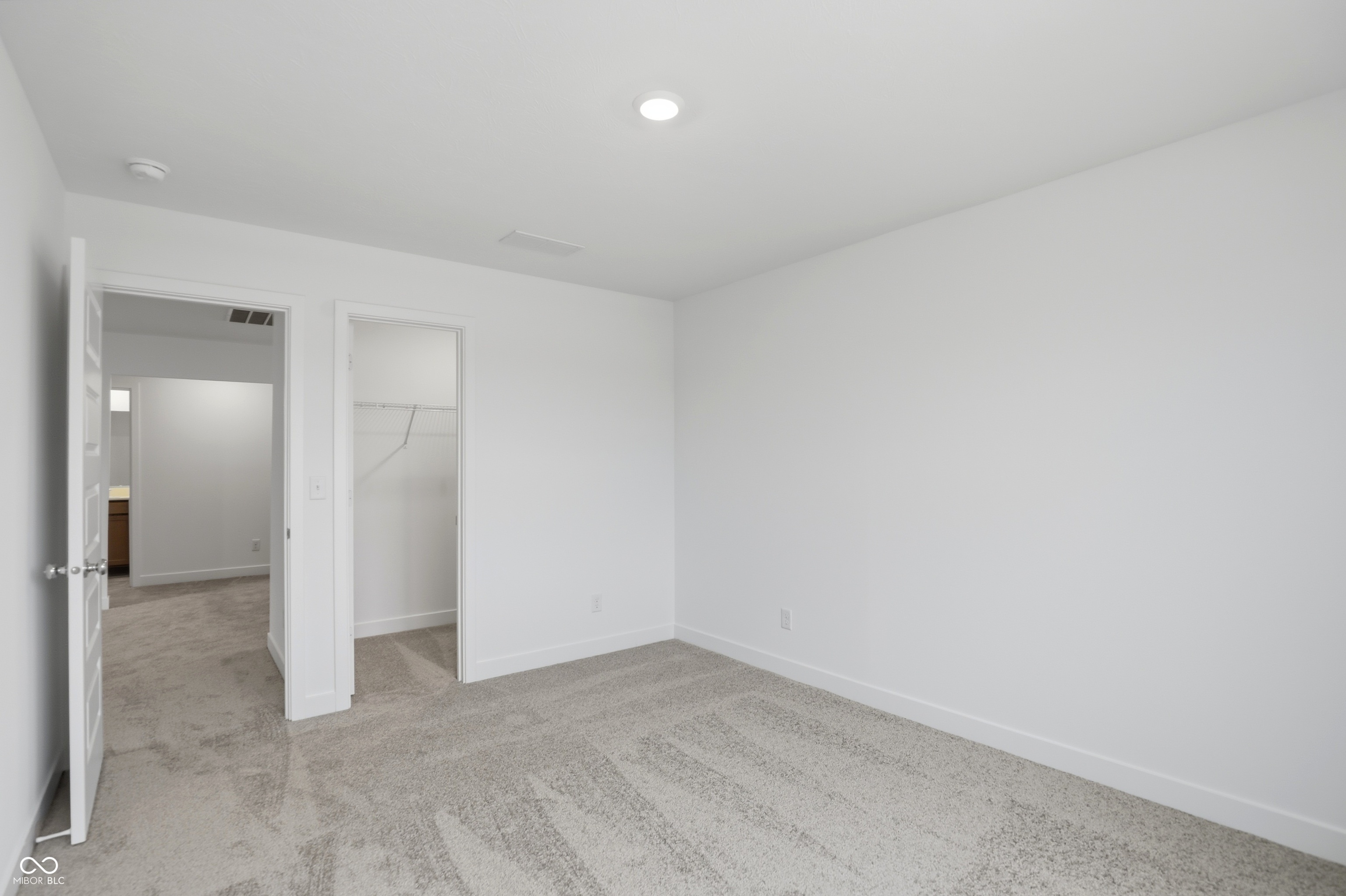 1902 W Addison Drive