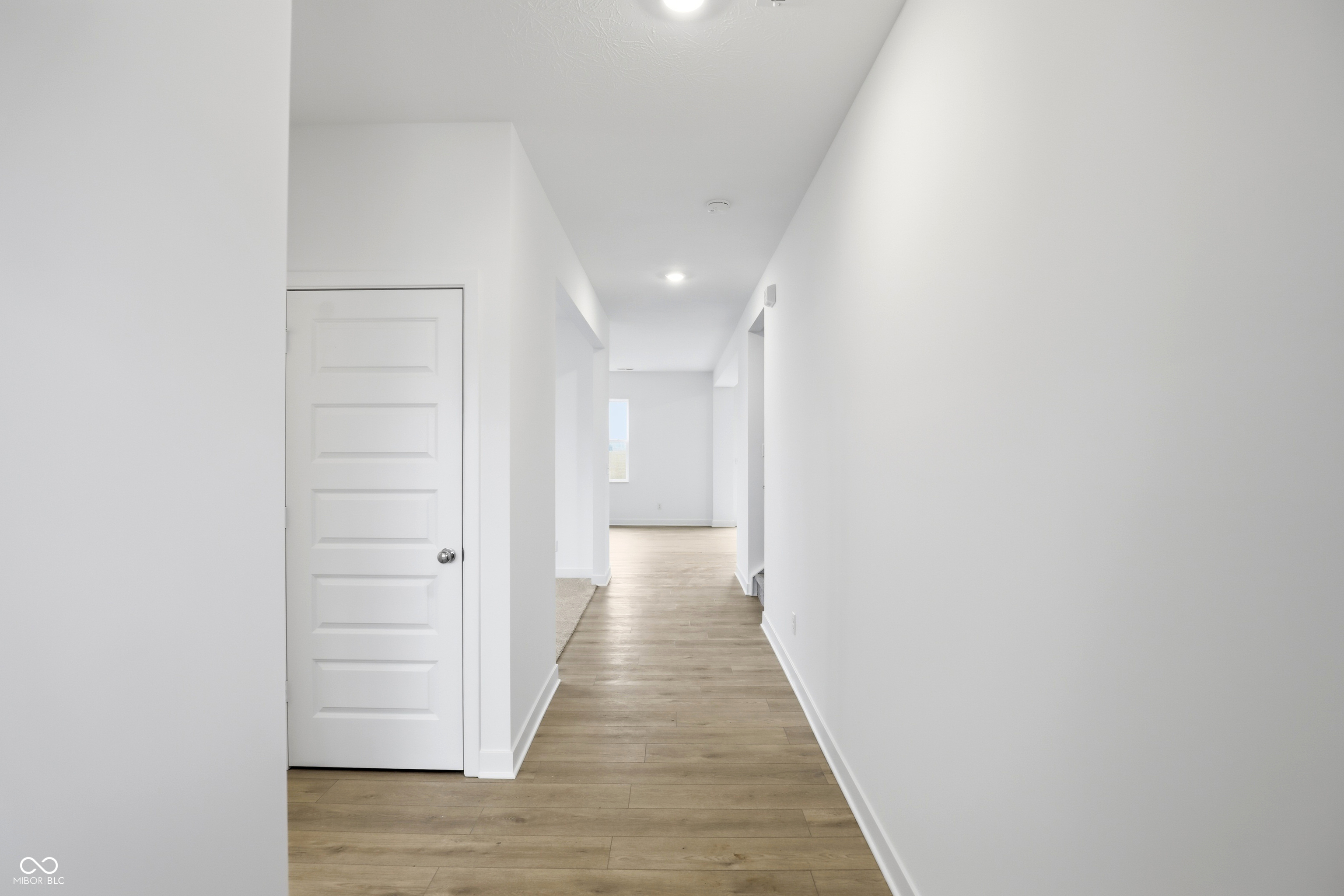 1902 W Addison Drive