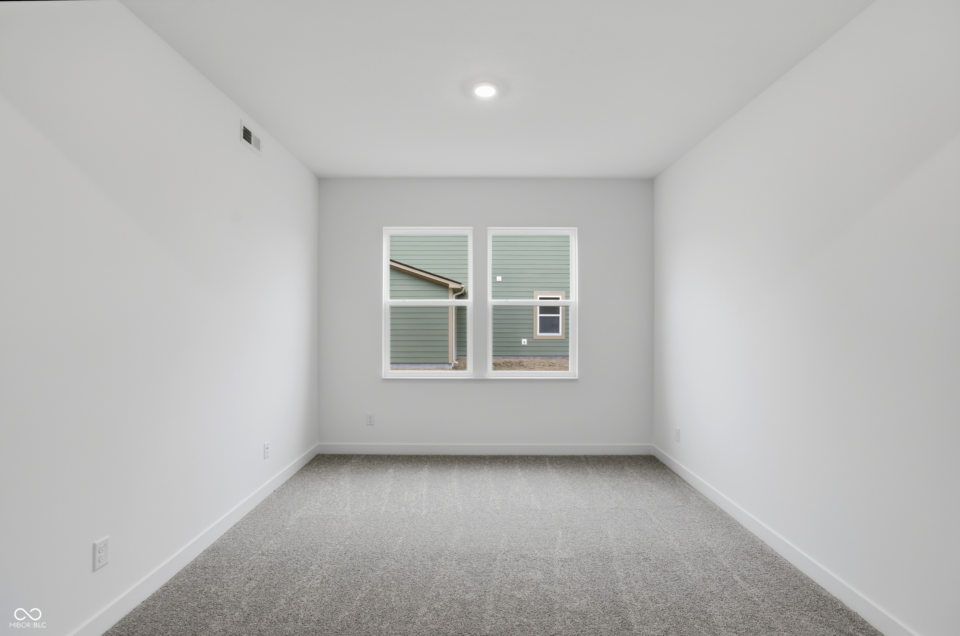 1902 W Addison Drive