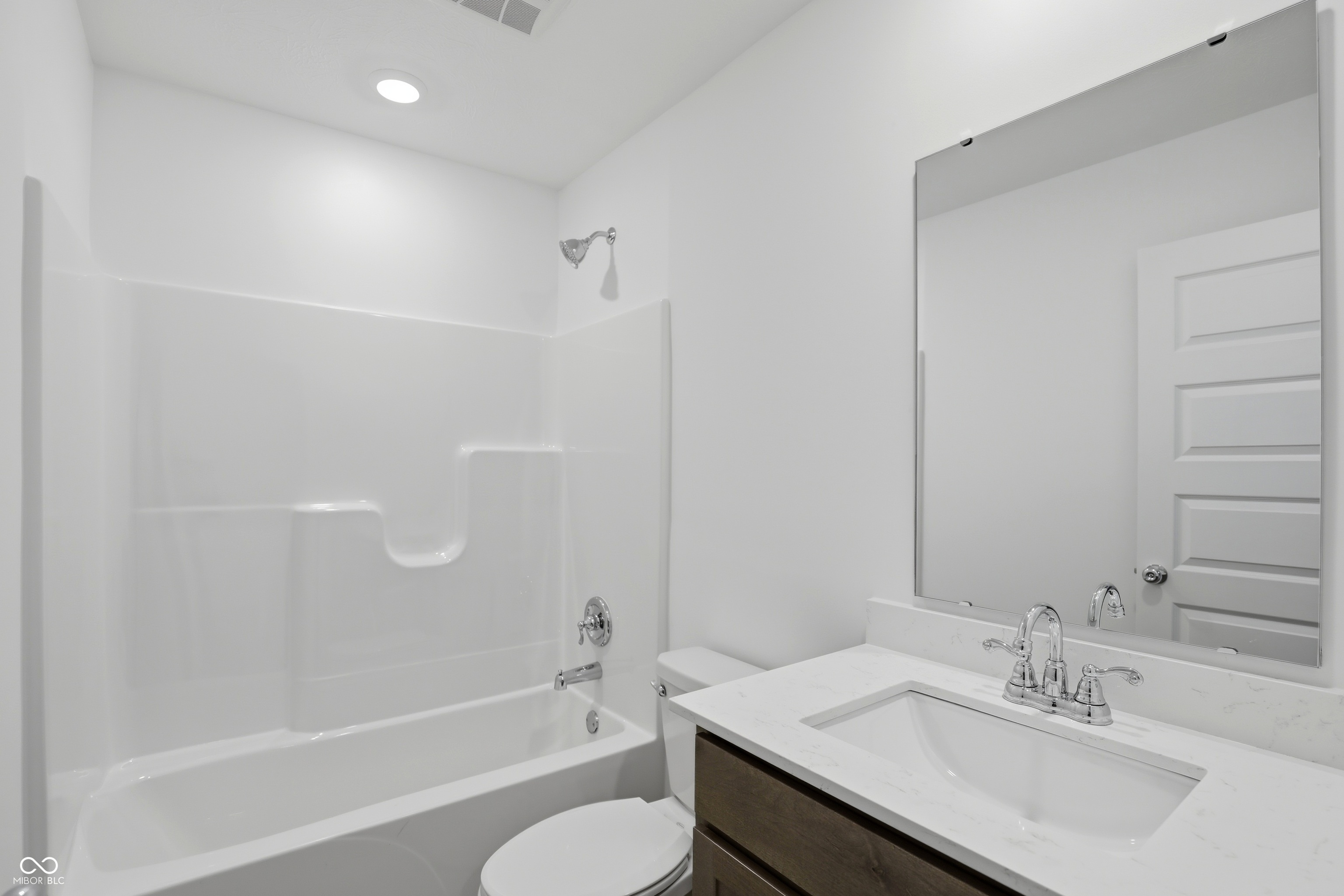 1902 W Addison Drive