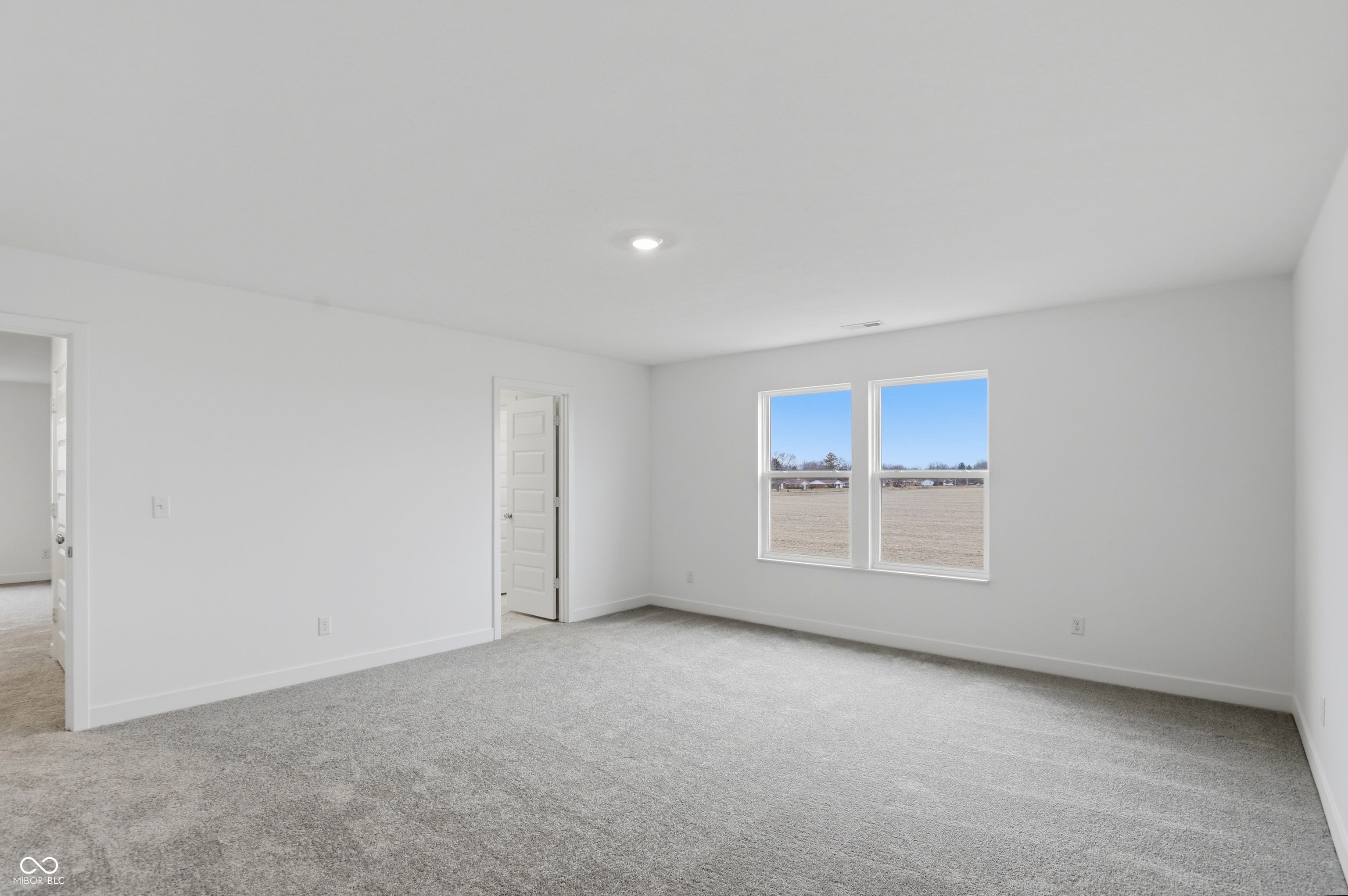 1916 W Addison Drive