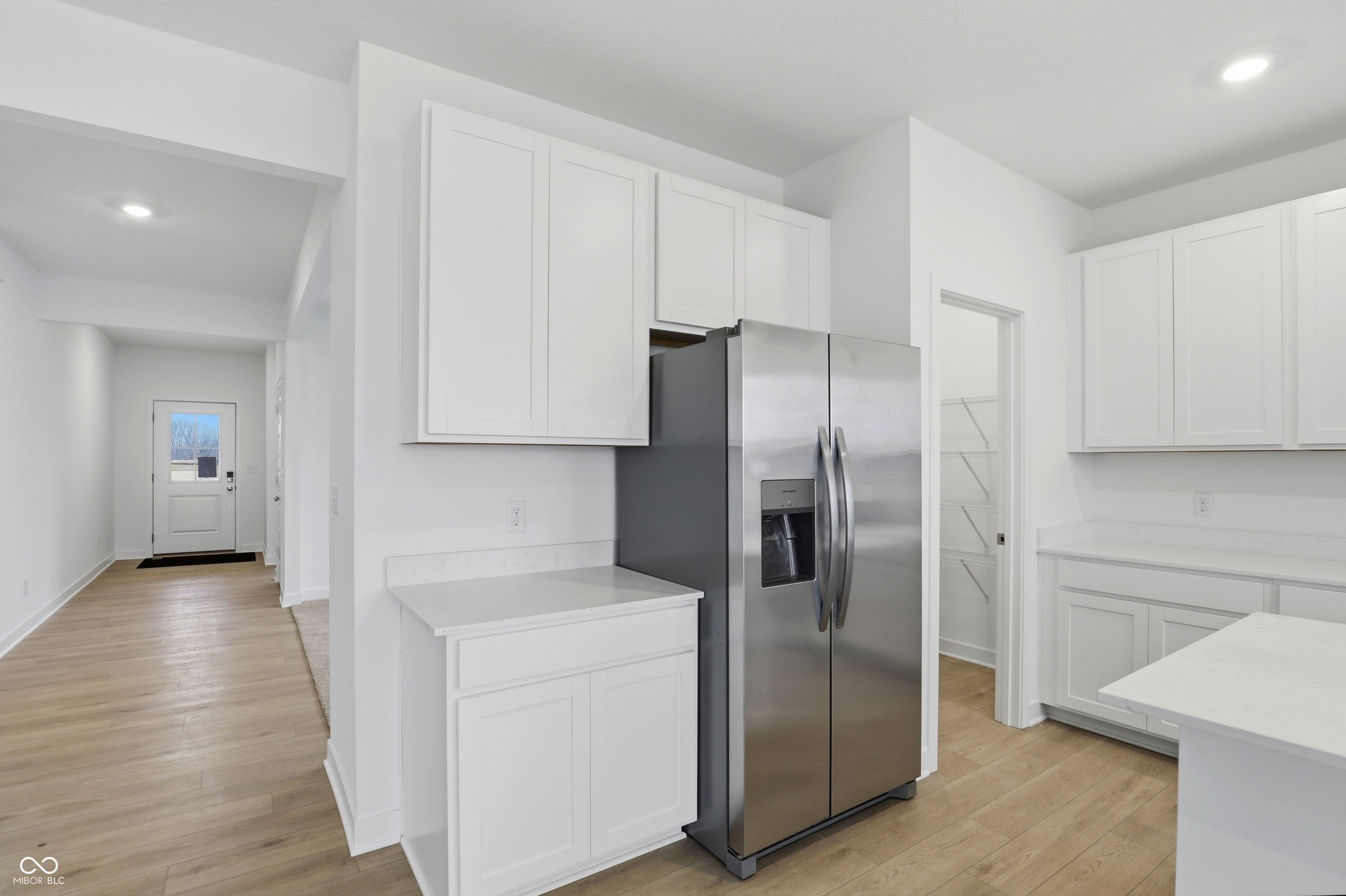 1916 W Addison Drive