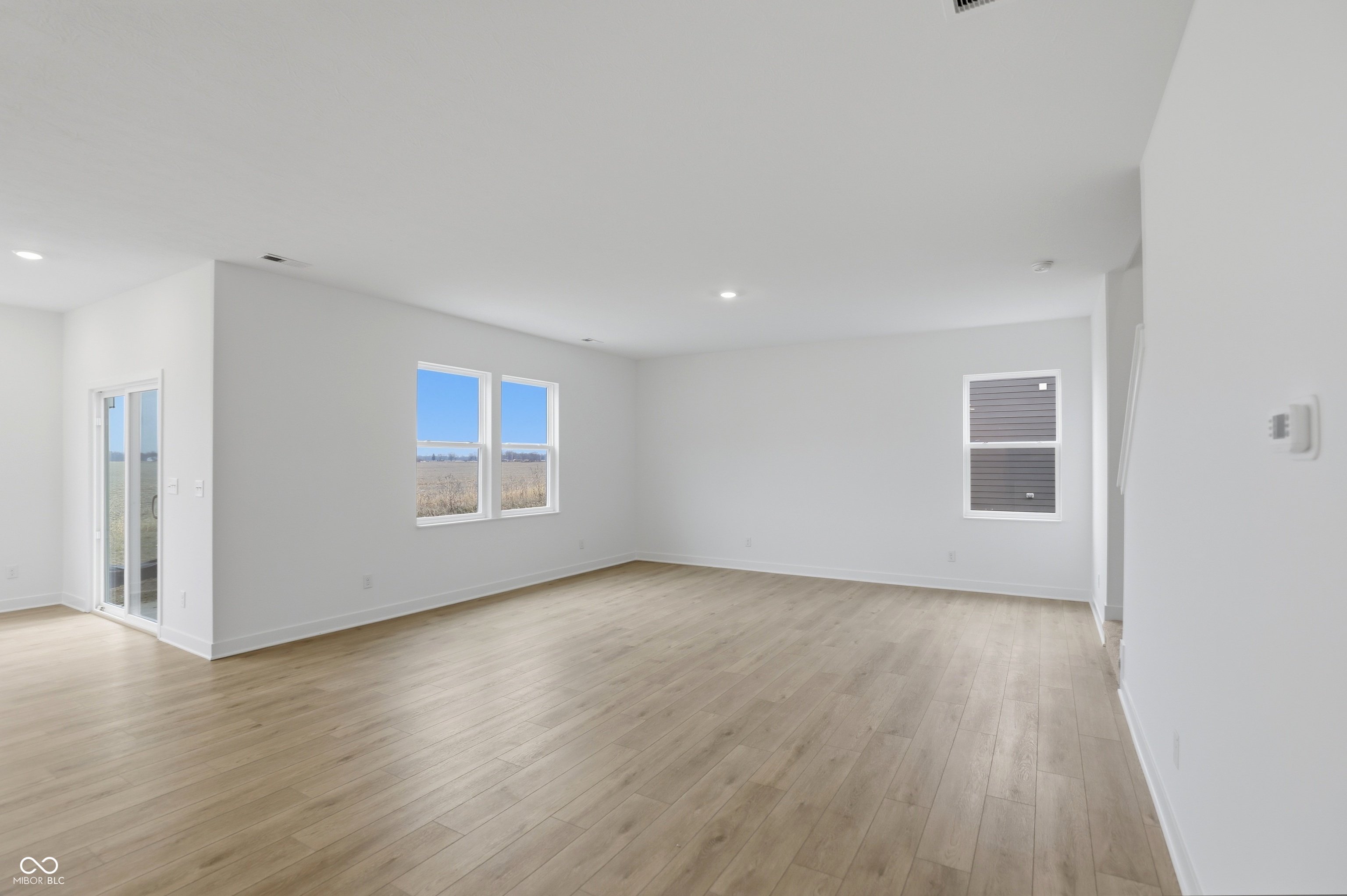 1916 W Addison Drive