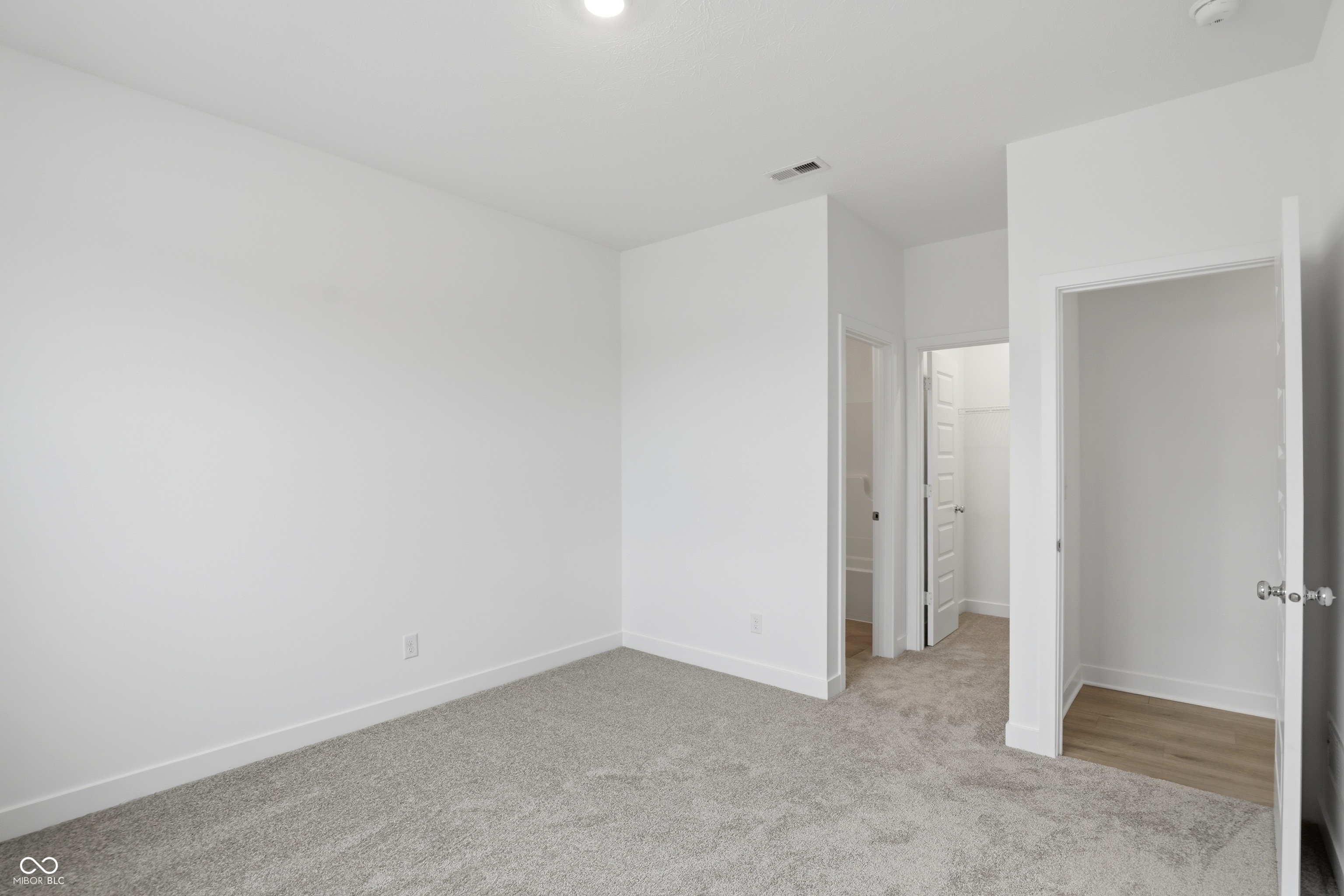 1916 W Addison Drive