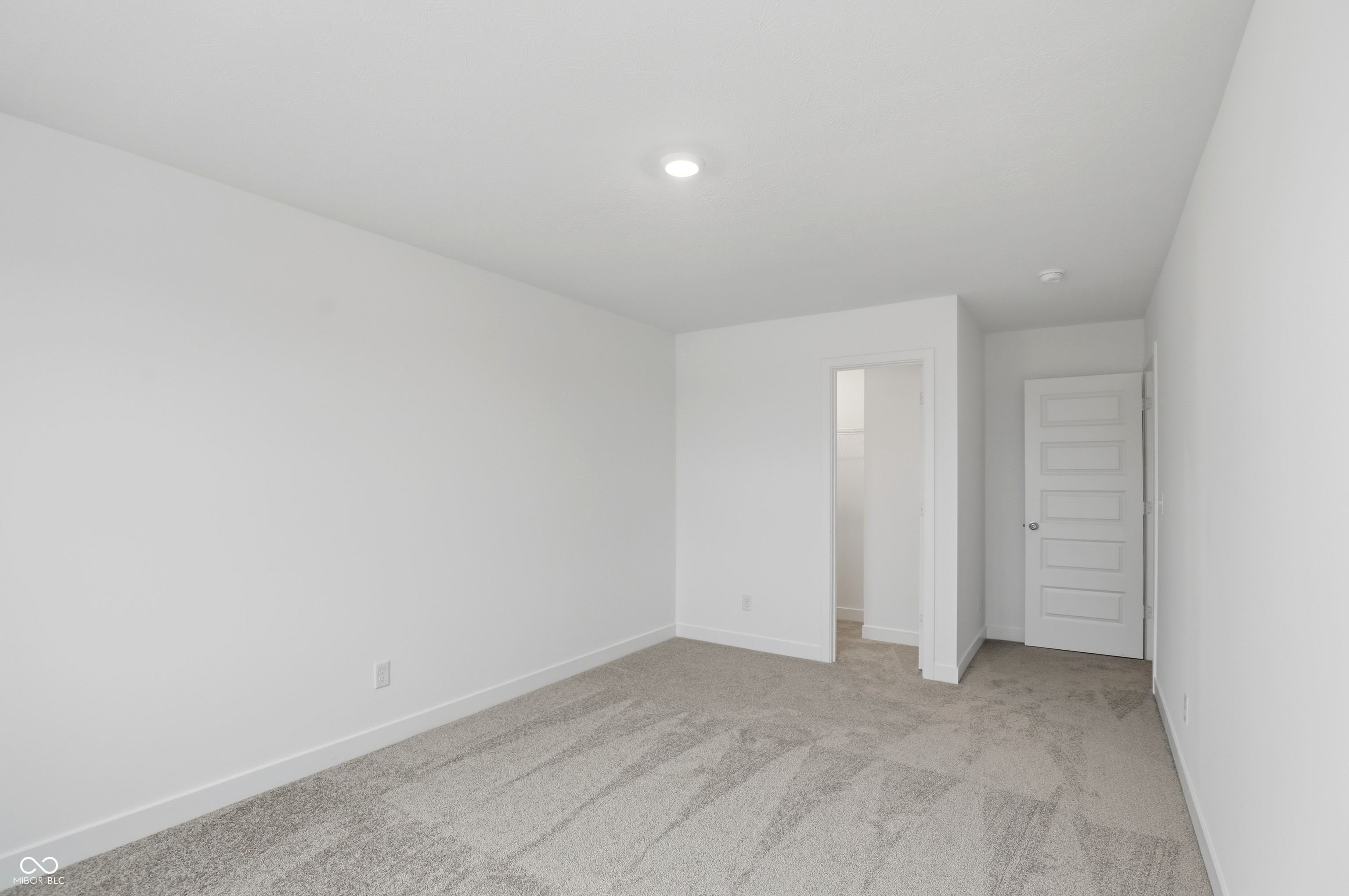 1916 W Addison Drive