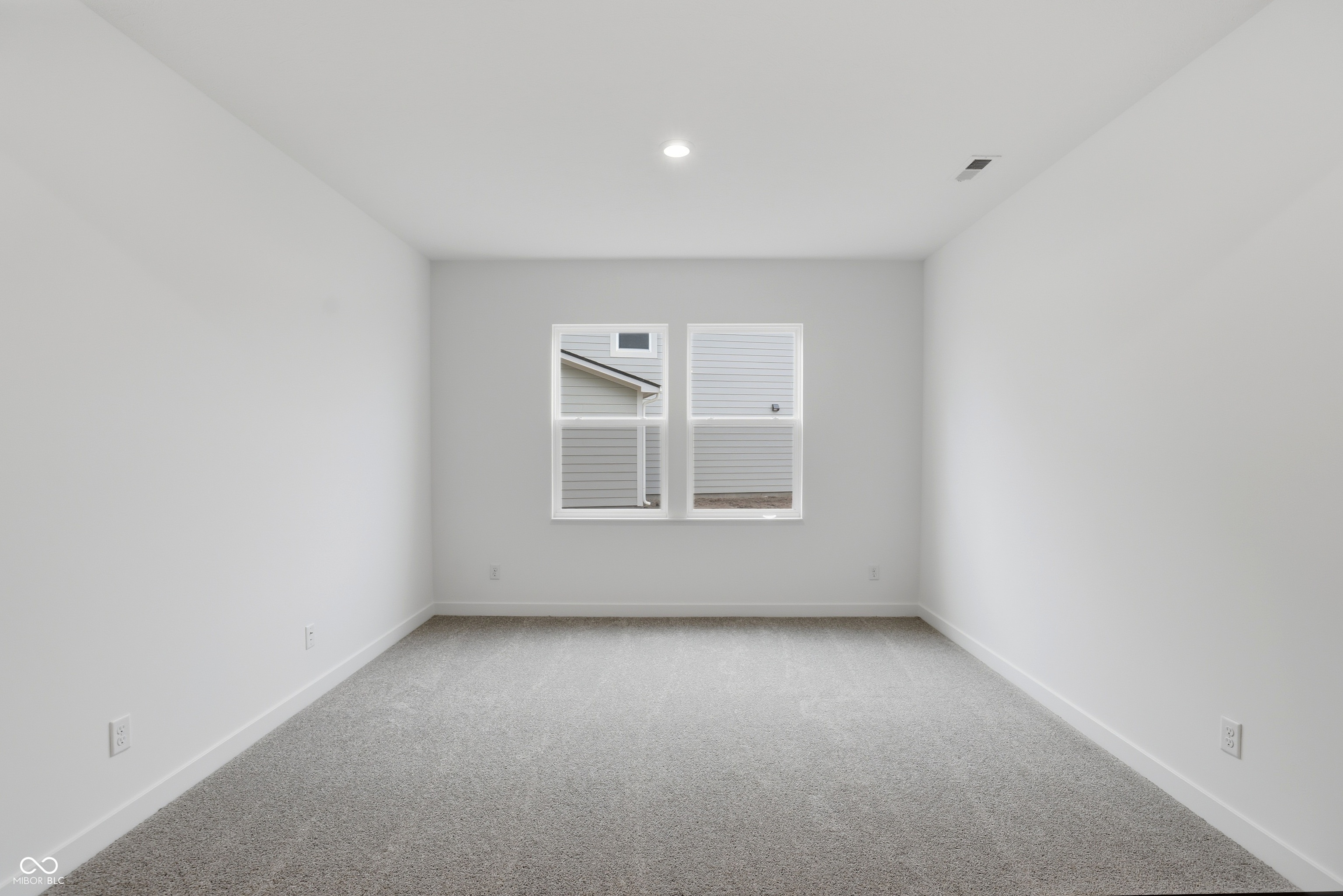 1916 W Addison Drive