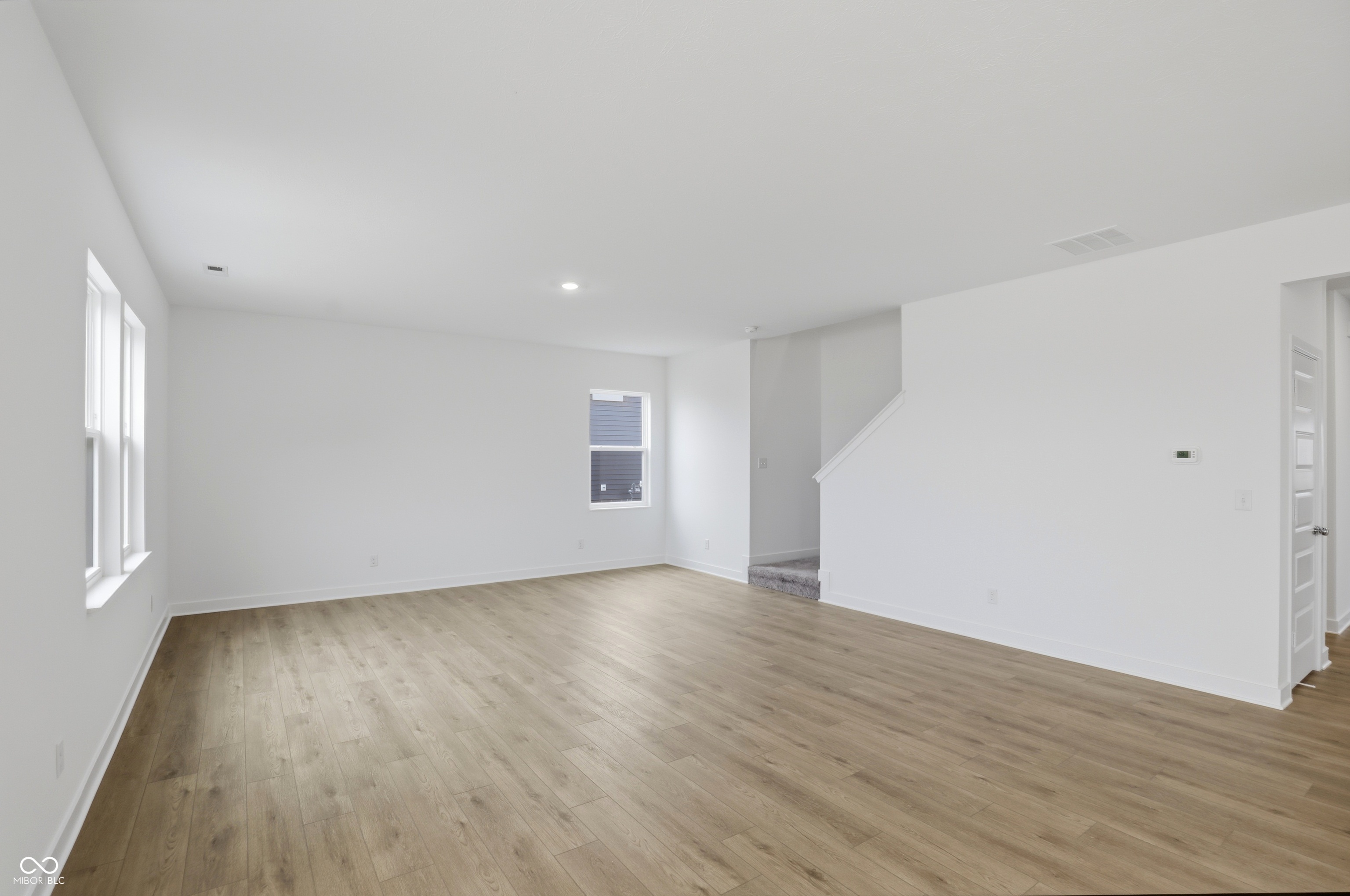 1916 W Addison Drive