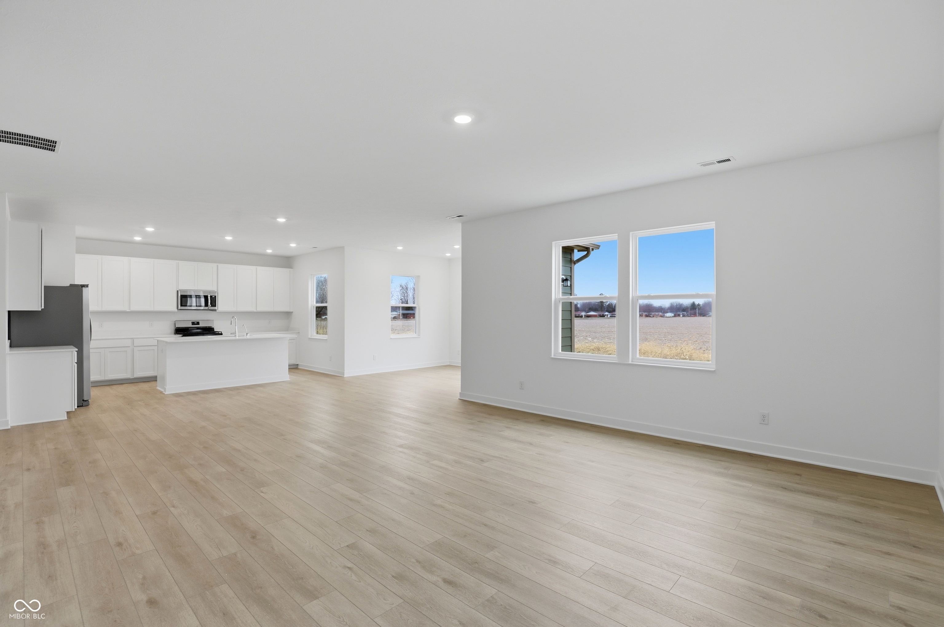 1916 W Addison Drive