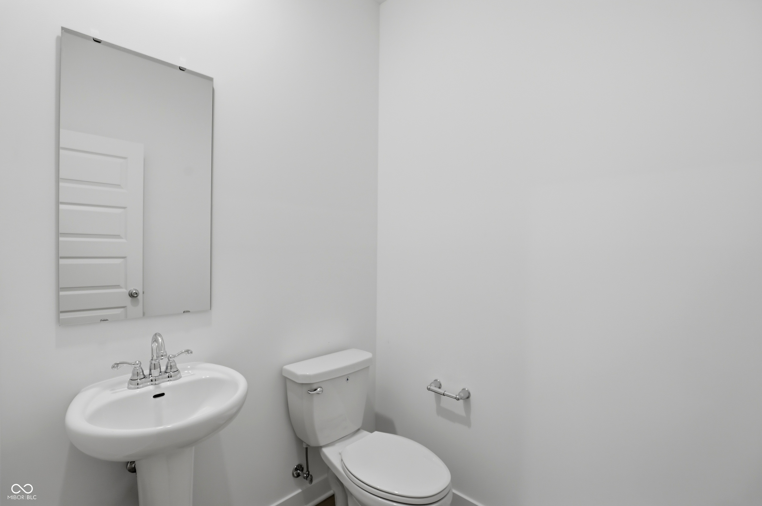 1916 W Addison Drive