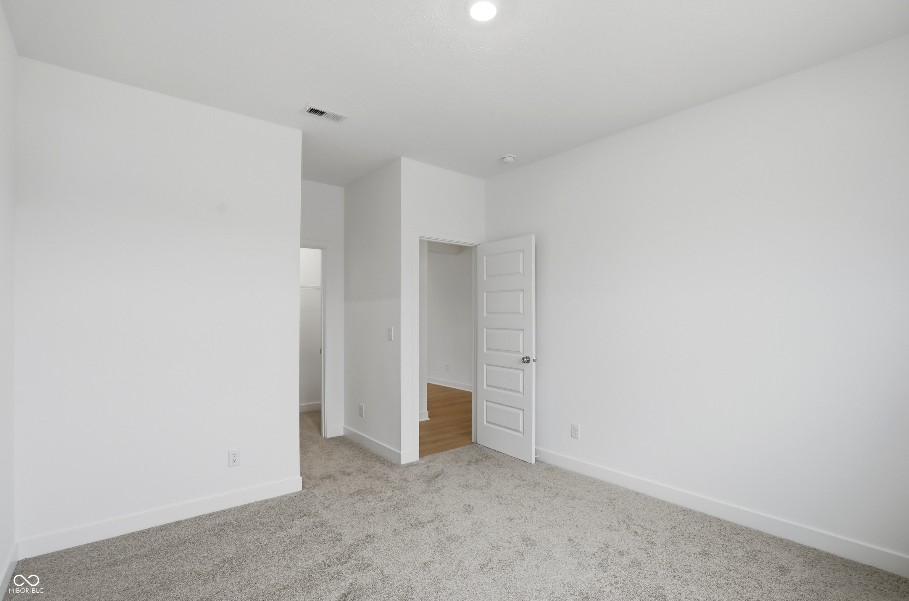 1916 W Addison Drive