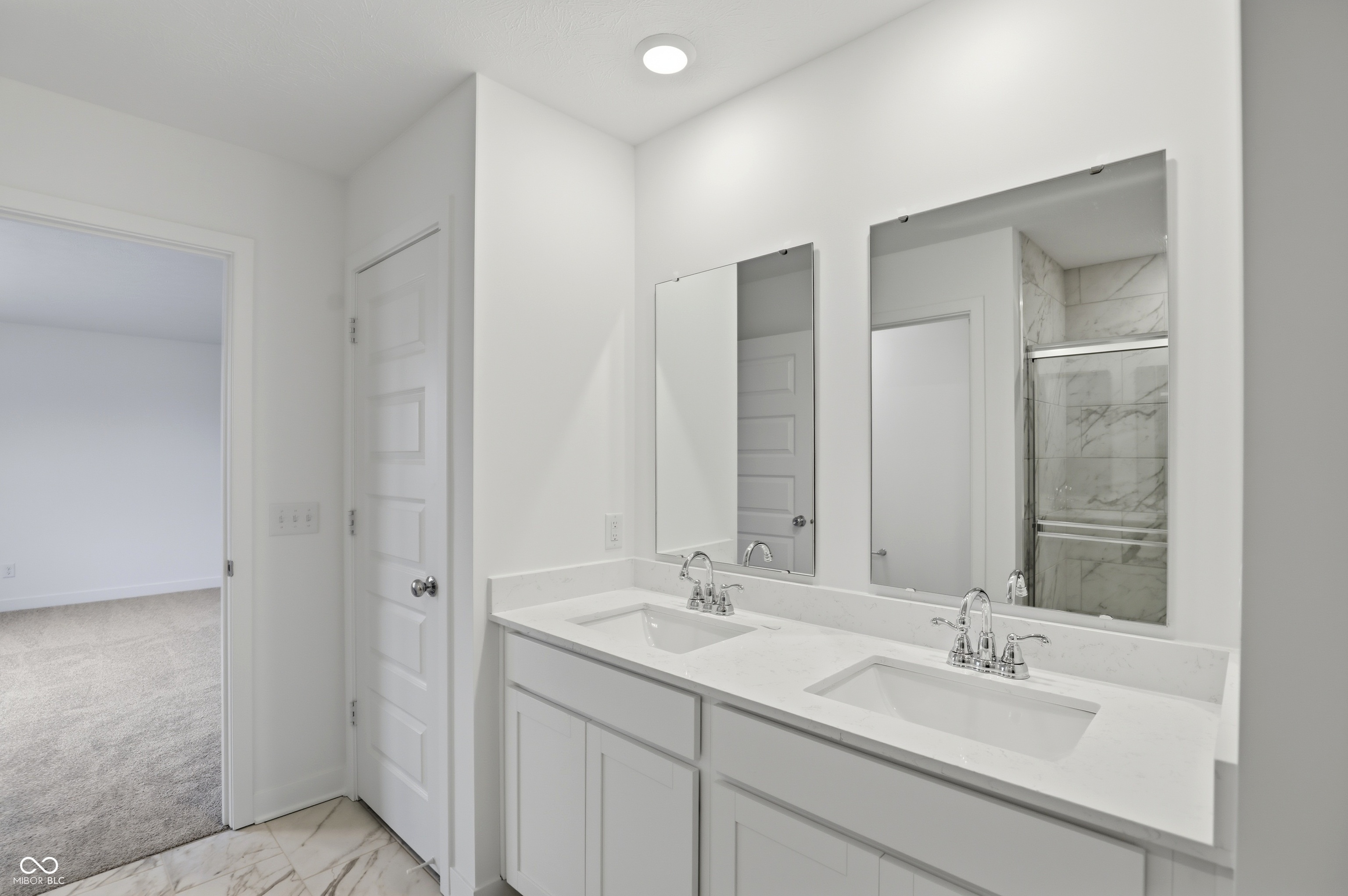 1916 W Addison Drive