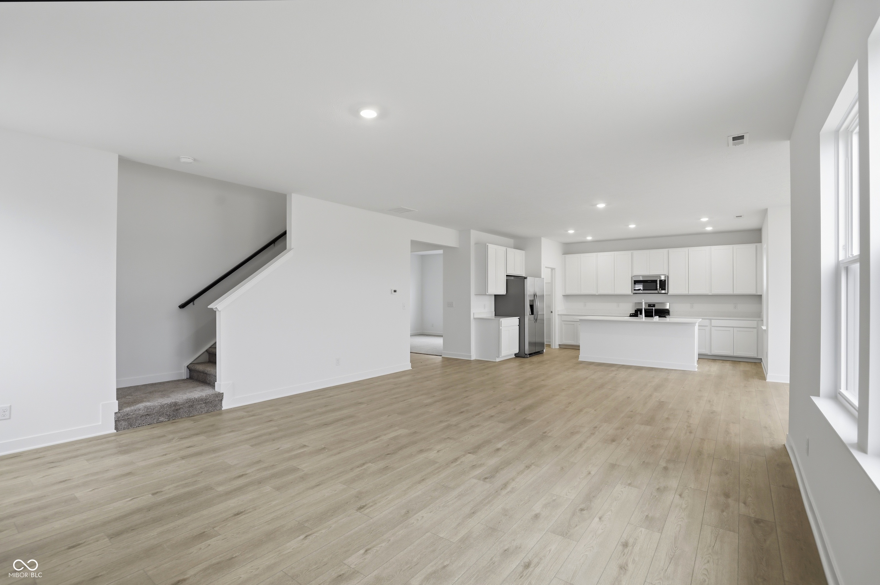 1916 W Addison Drive