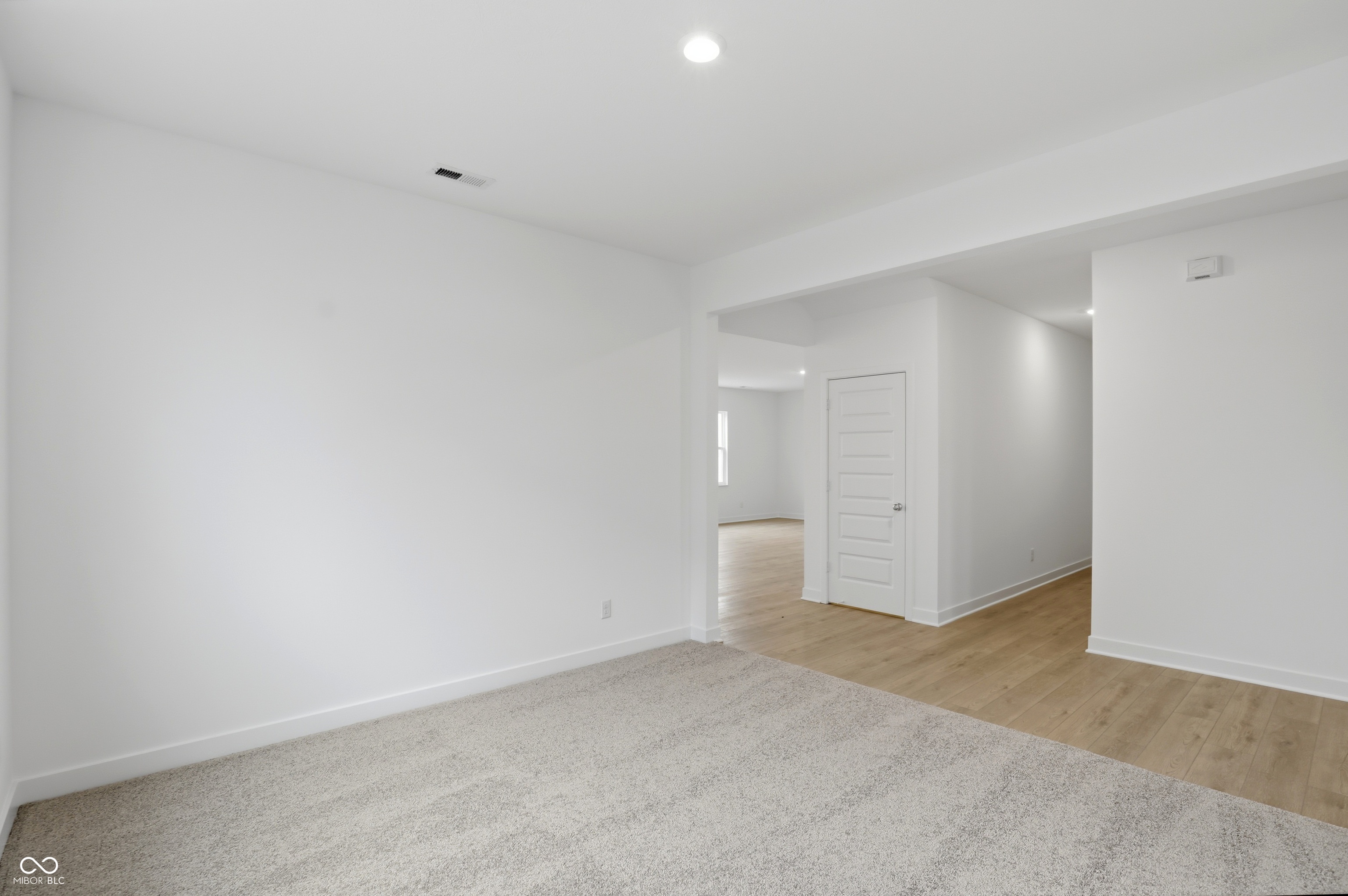 1916 W Addison Drive